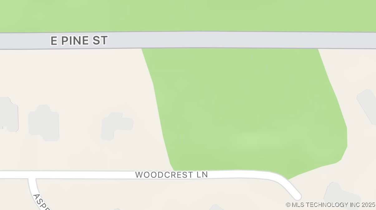 E Woodcrest Lane Property Photo 1