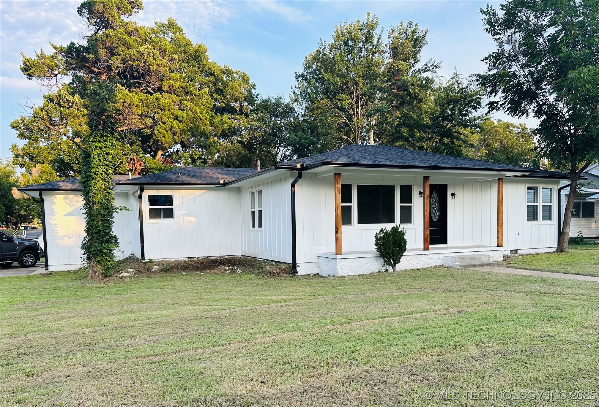 800 S 9th Property Photo 1