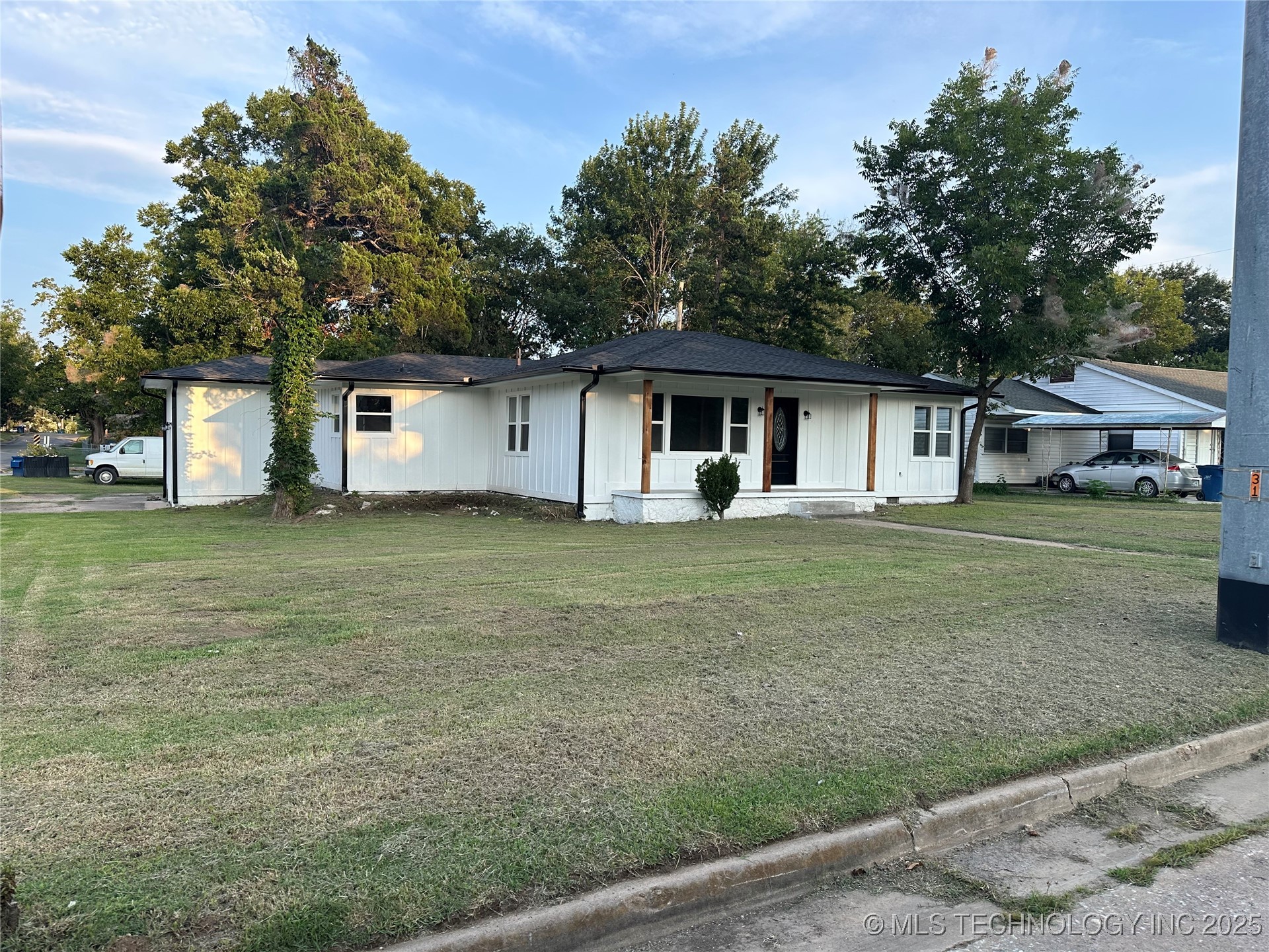 800 S 9th Property Photo 2