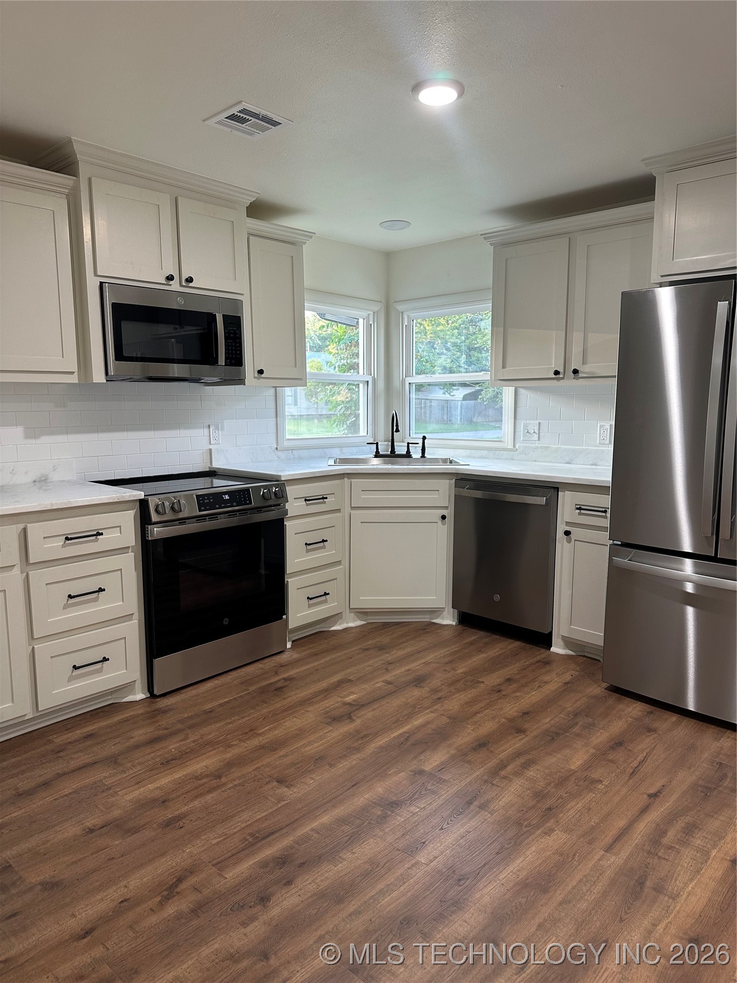 800 S 9th Property Photo 7