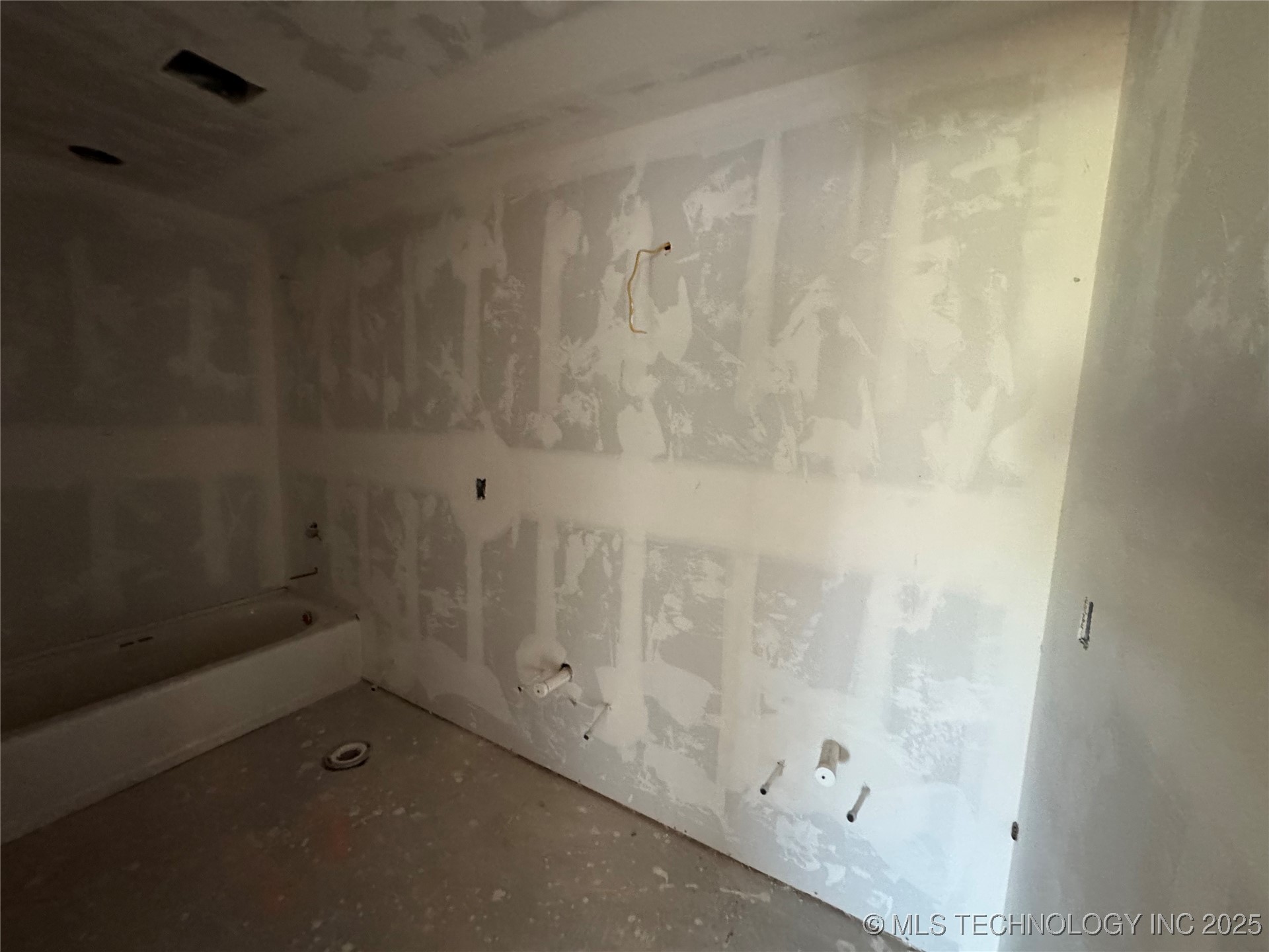 5914 E 128th Street S Property Photo 8