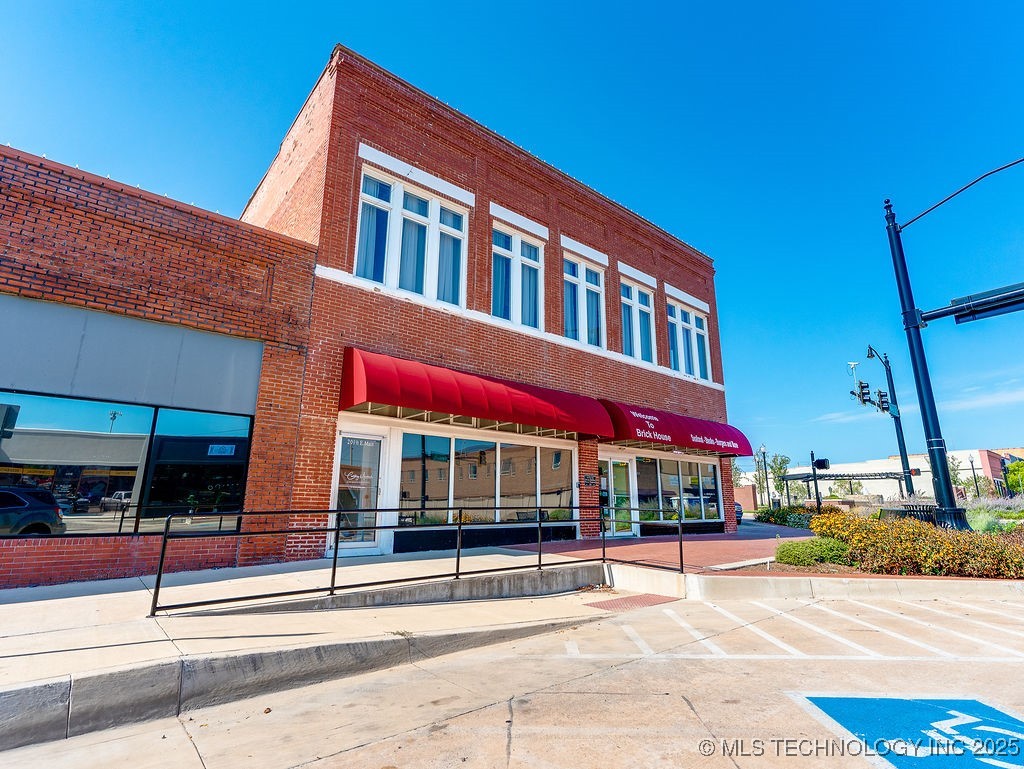 203 E Main Property Photo 1