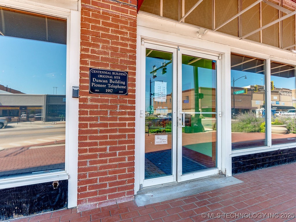 203 E Main Property Photo 2