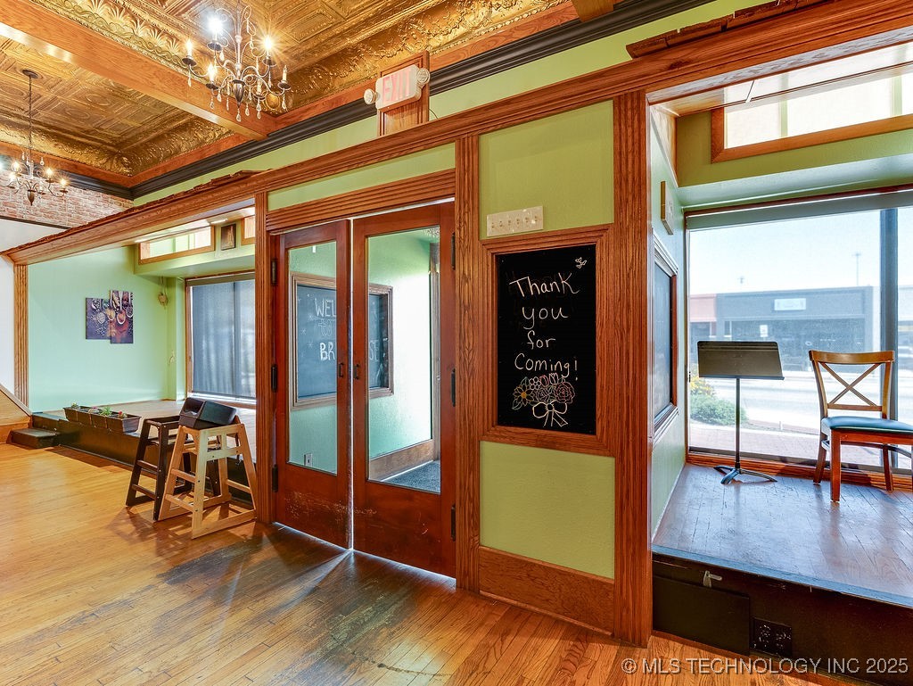 203 E Main Property Photo 3