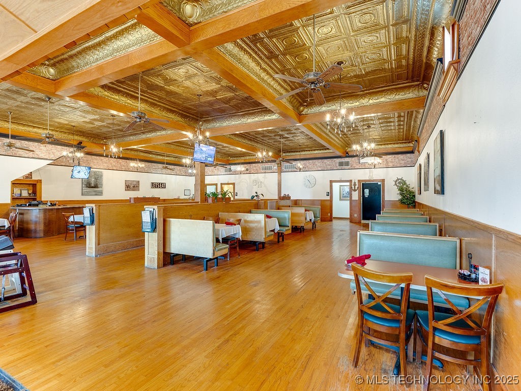 203 E Main Property Photo 5