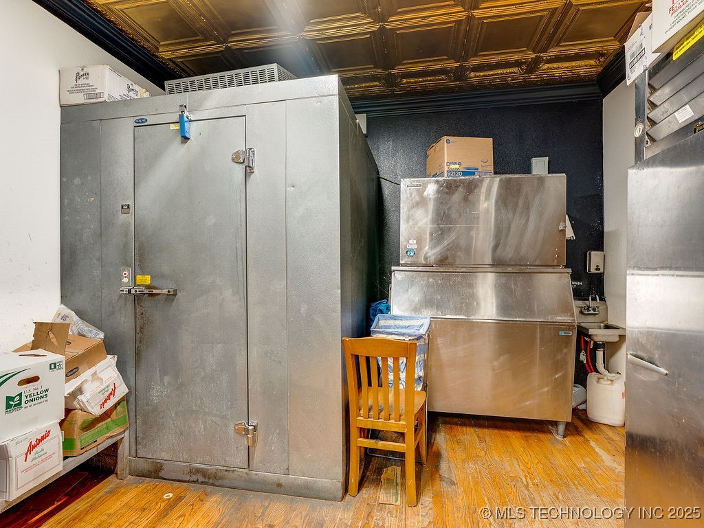 203 E Main Property Photo 11