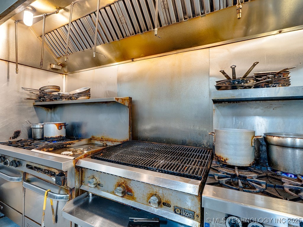 203 E Main Property Photo 14