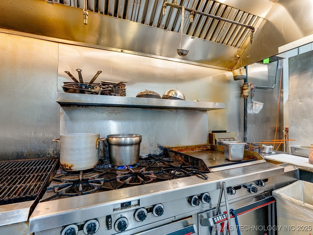 203 E Main Property Photo 15