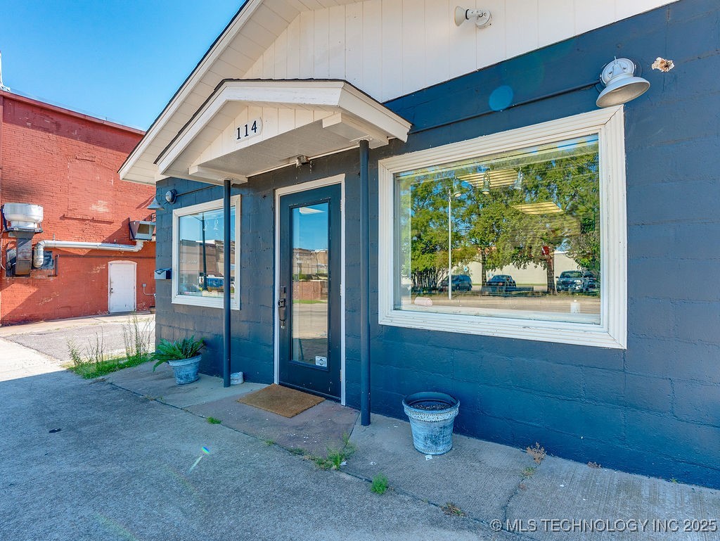 203 E Main Property Photo 18