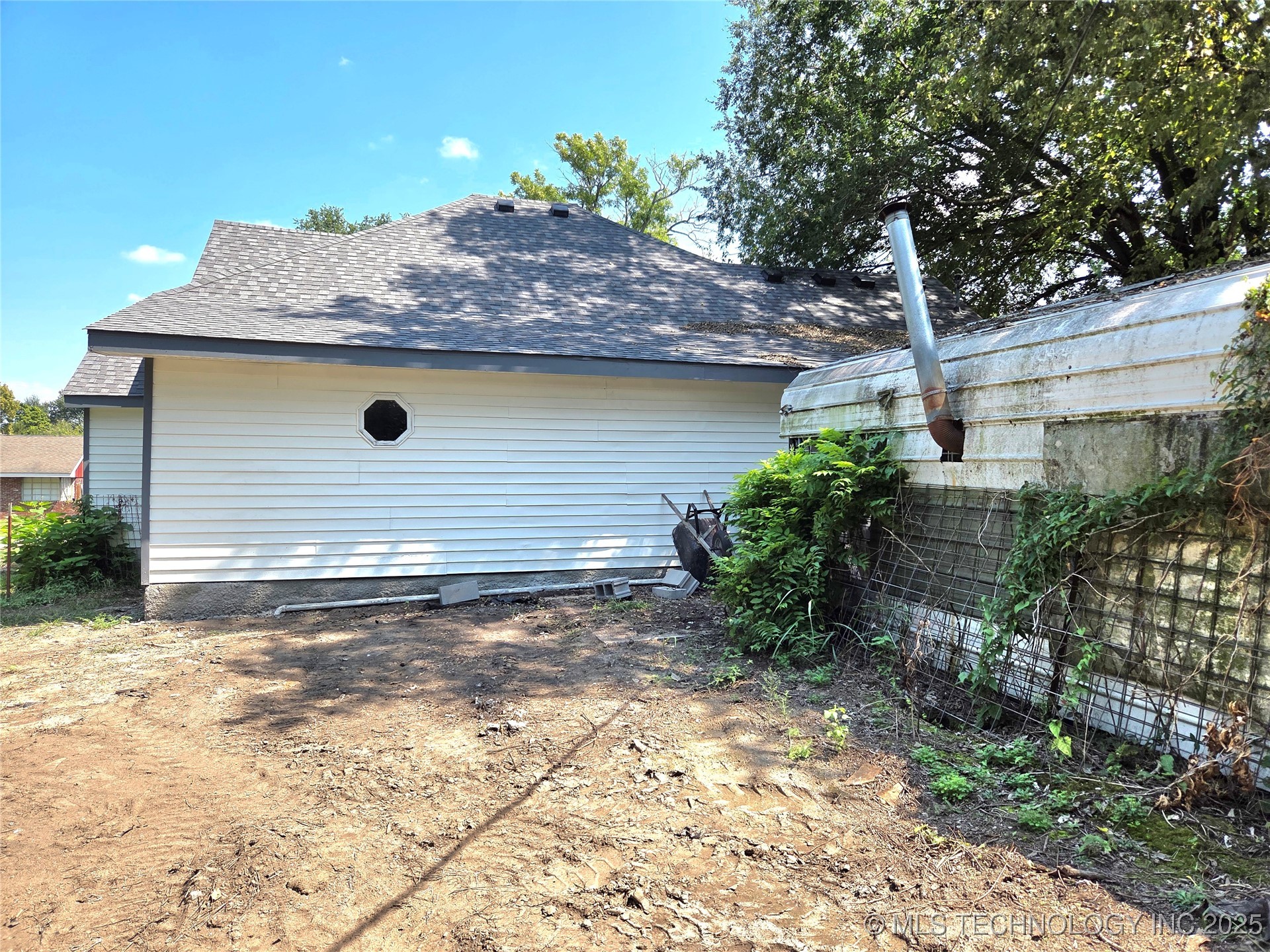 1280 Collyge Avenue Property Photo 6