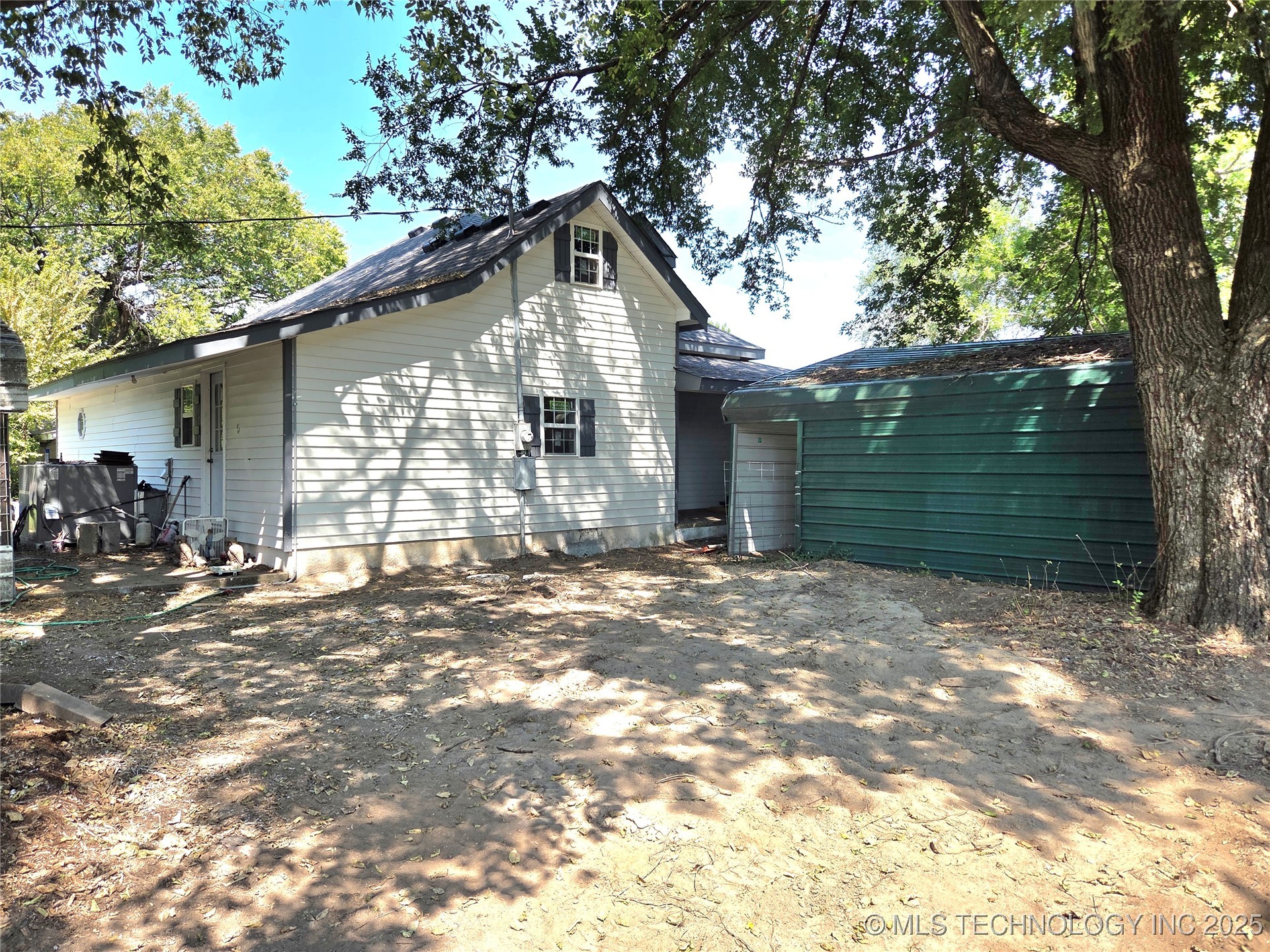 1280 Collyge Avenue Property Photo 7