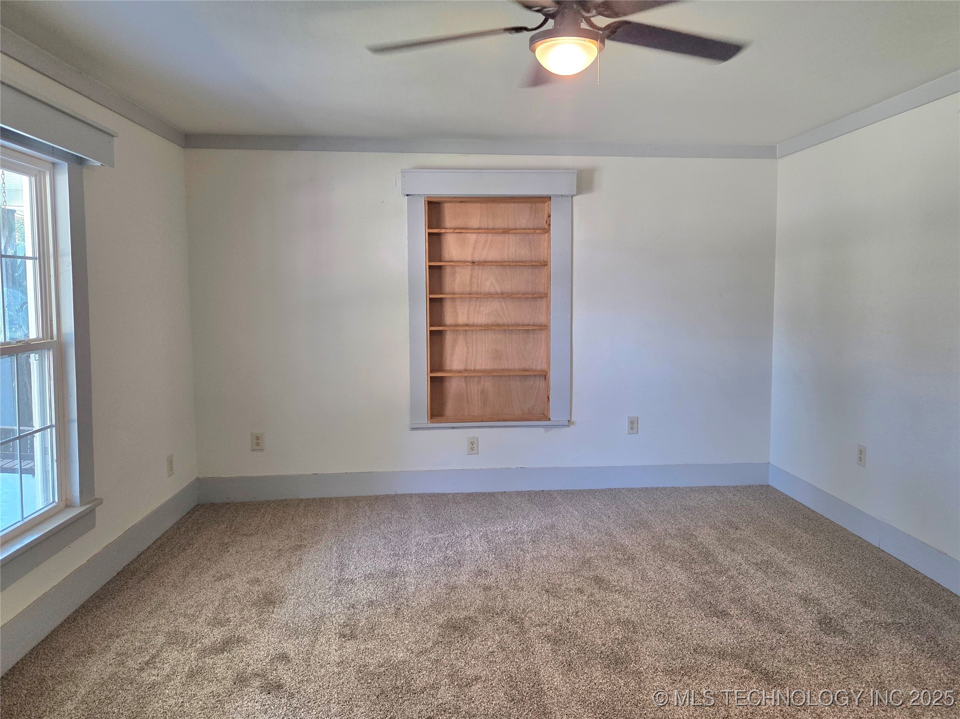 1280 Collyge Avenue Property Photo 9