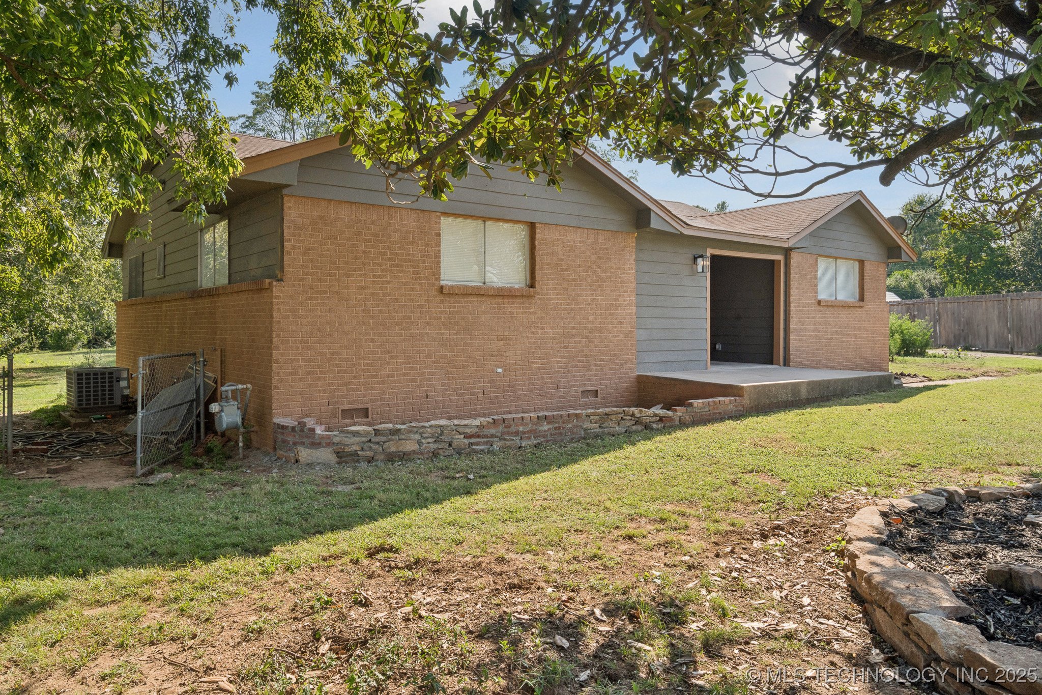 16 W 40th Street Property Photo 2