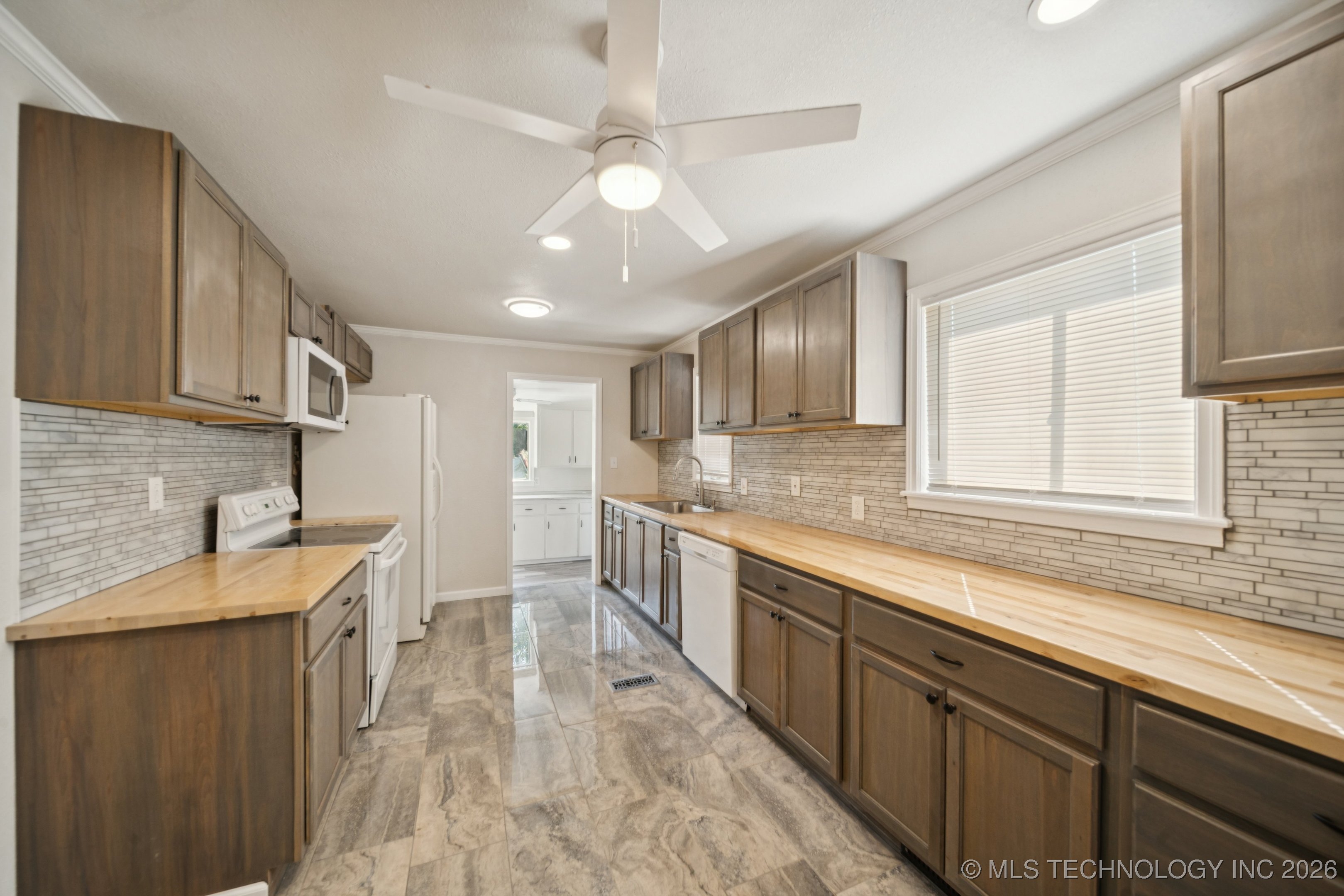 16 W 40th Street Property Photo 8