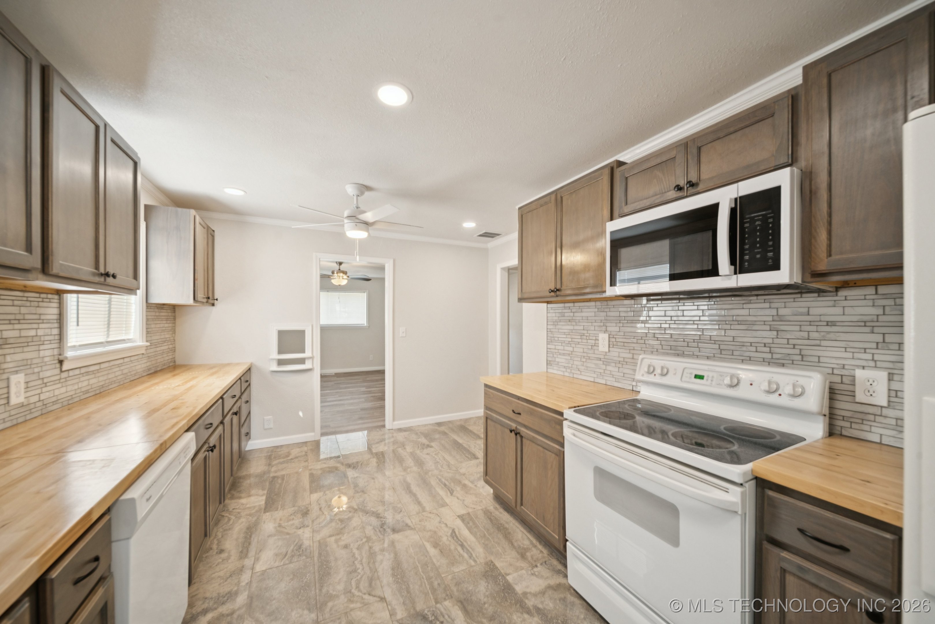 16 W 40th Street Property Photo 11