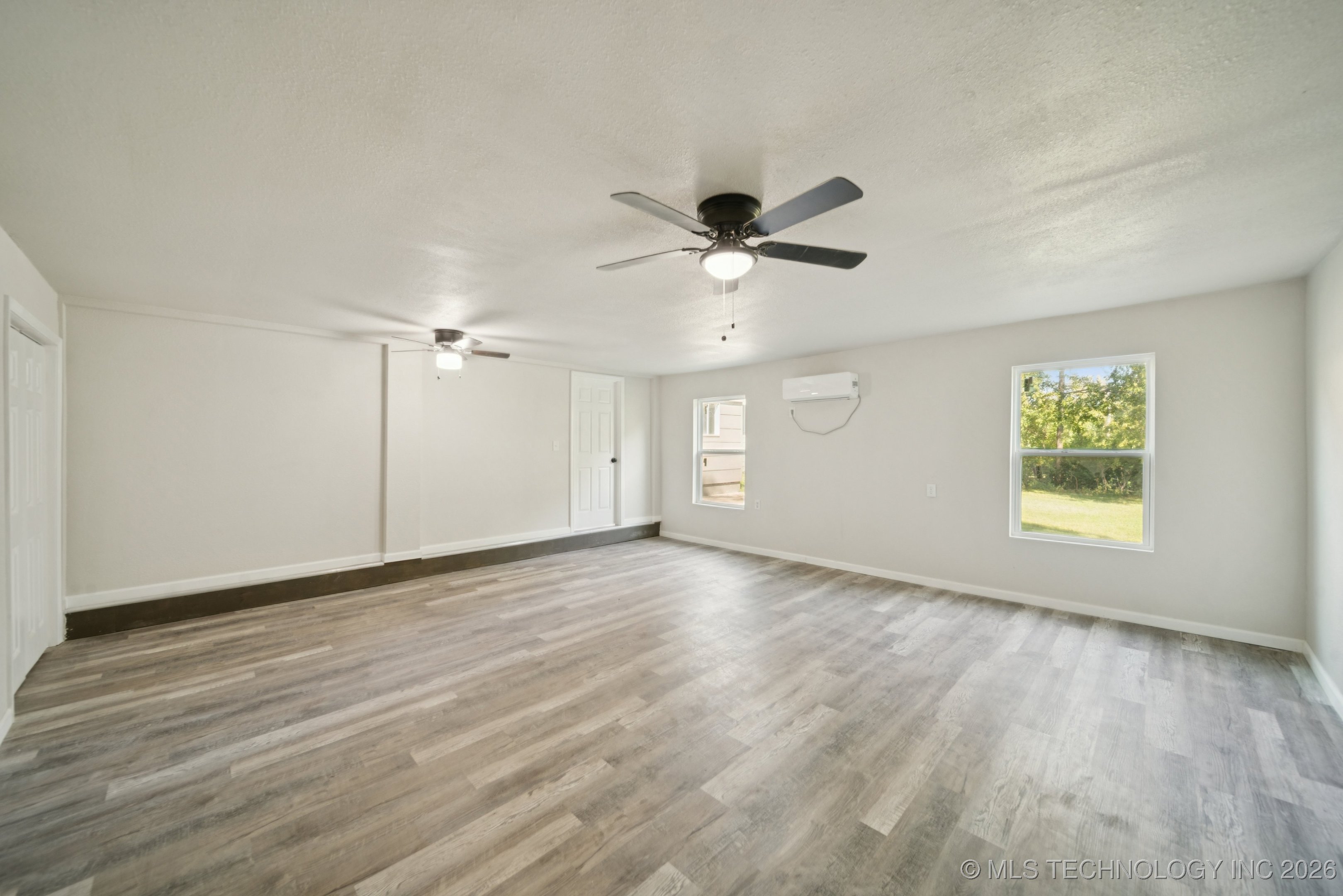 16 W 40th Street Property Photo 17