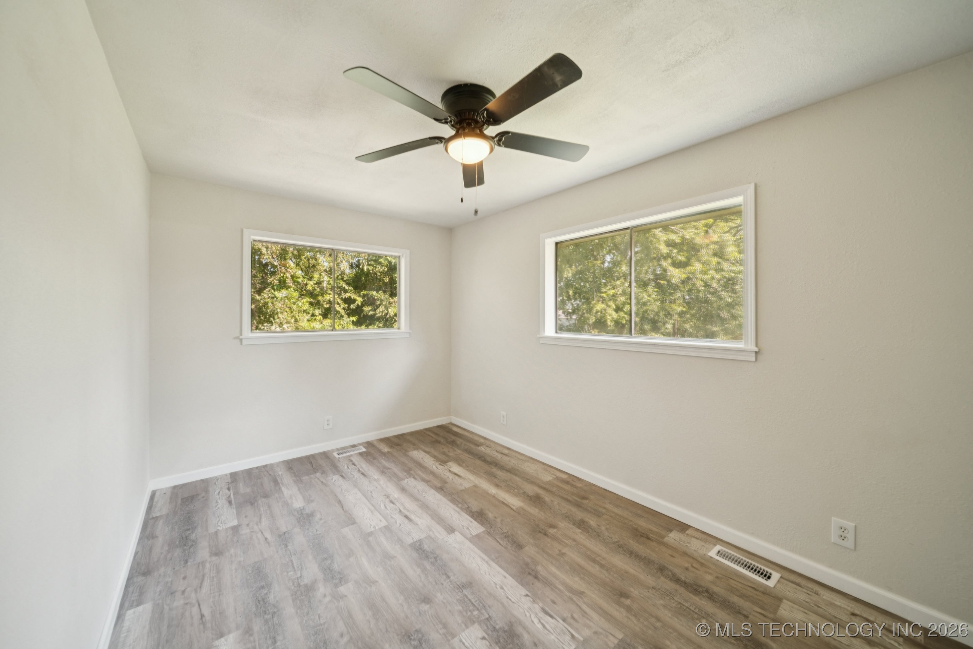 16 W 40th Street Property Photo 20