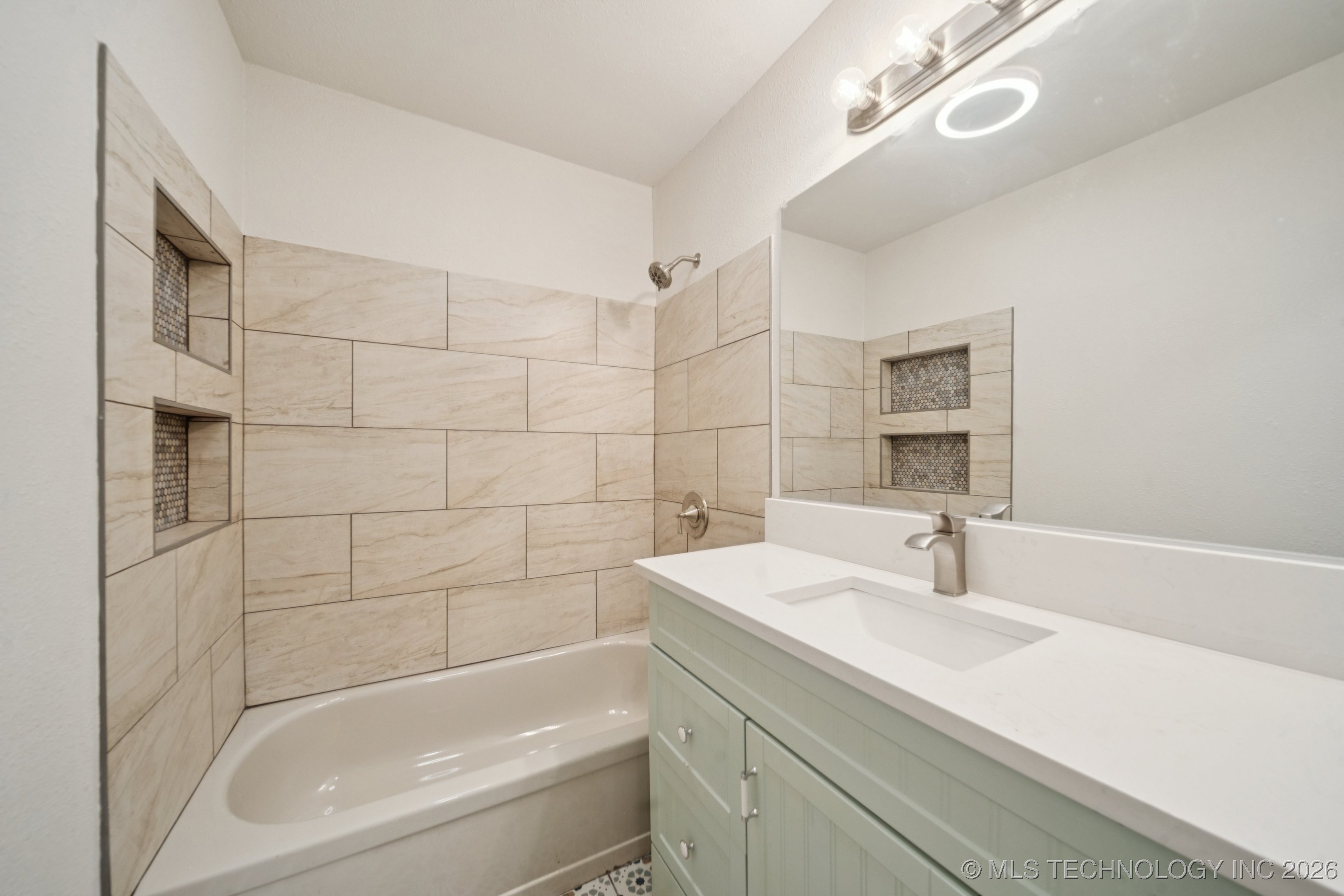 16 W 40th Street Property Photo 23