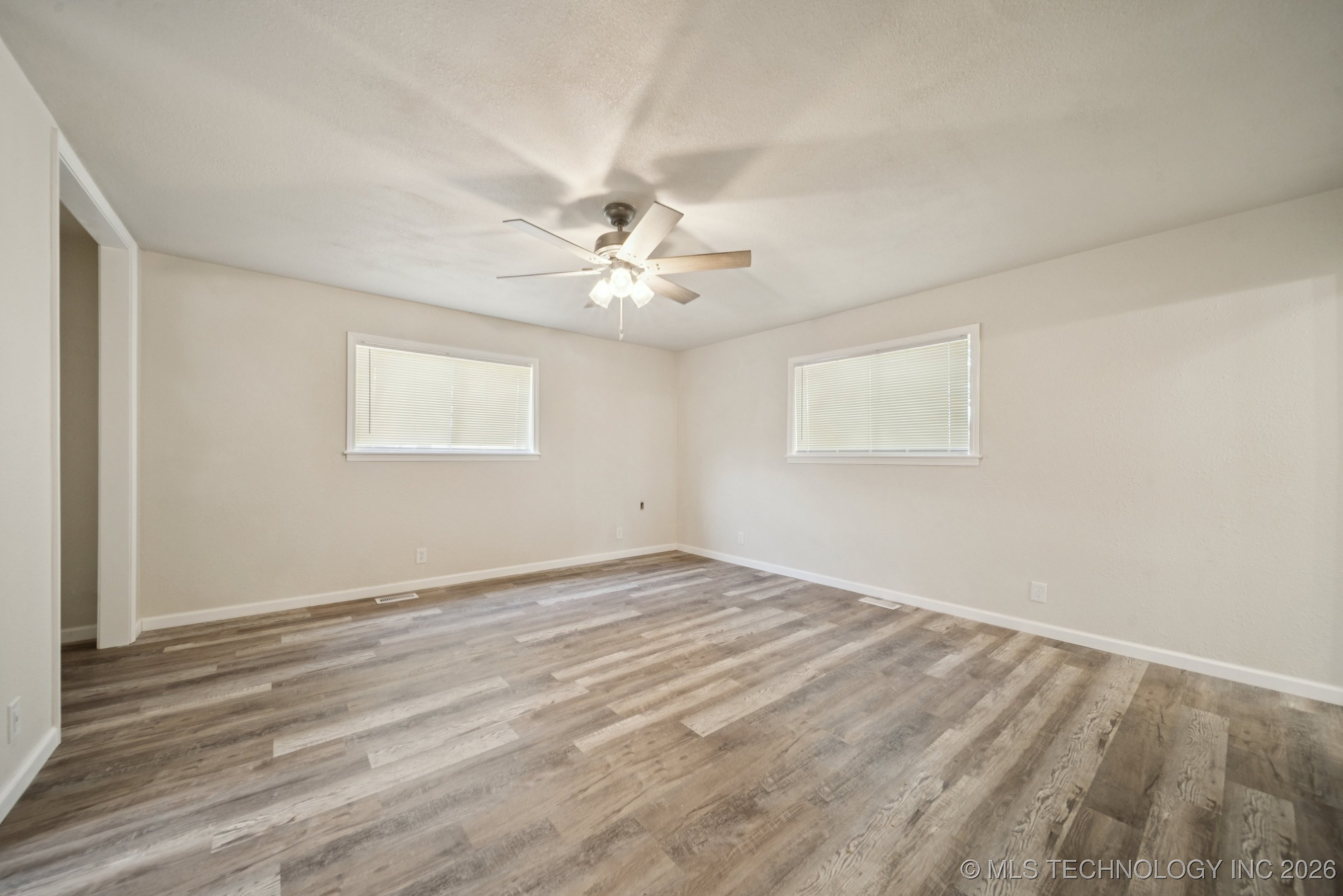 16 W 40th Street Property Photo 24