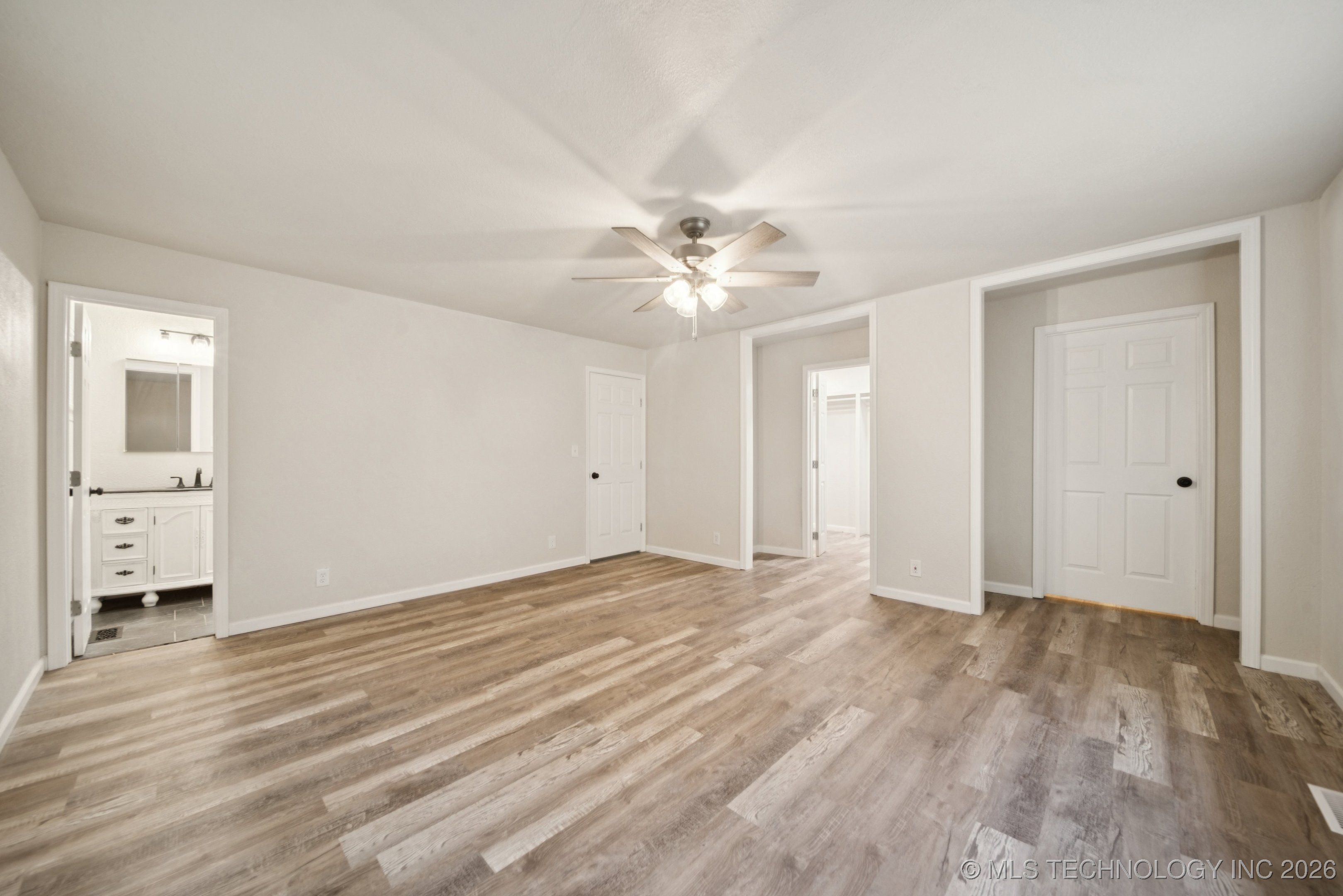 16 W 40th Street Property Photo 25