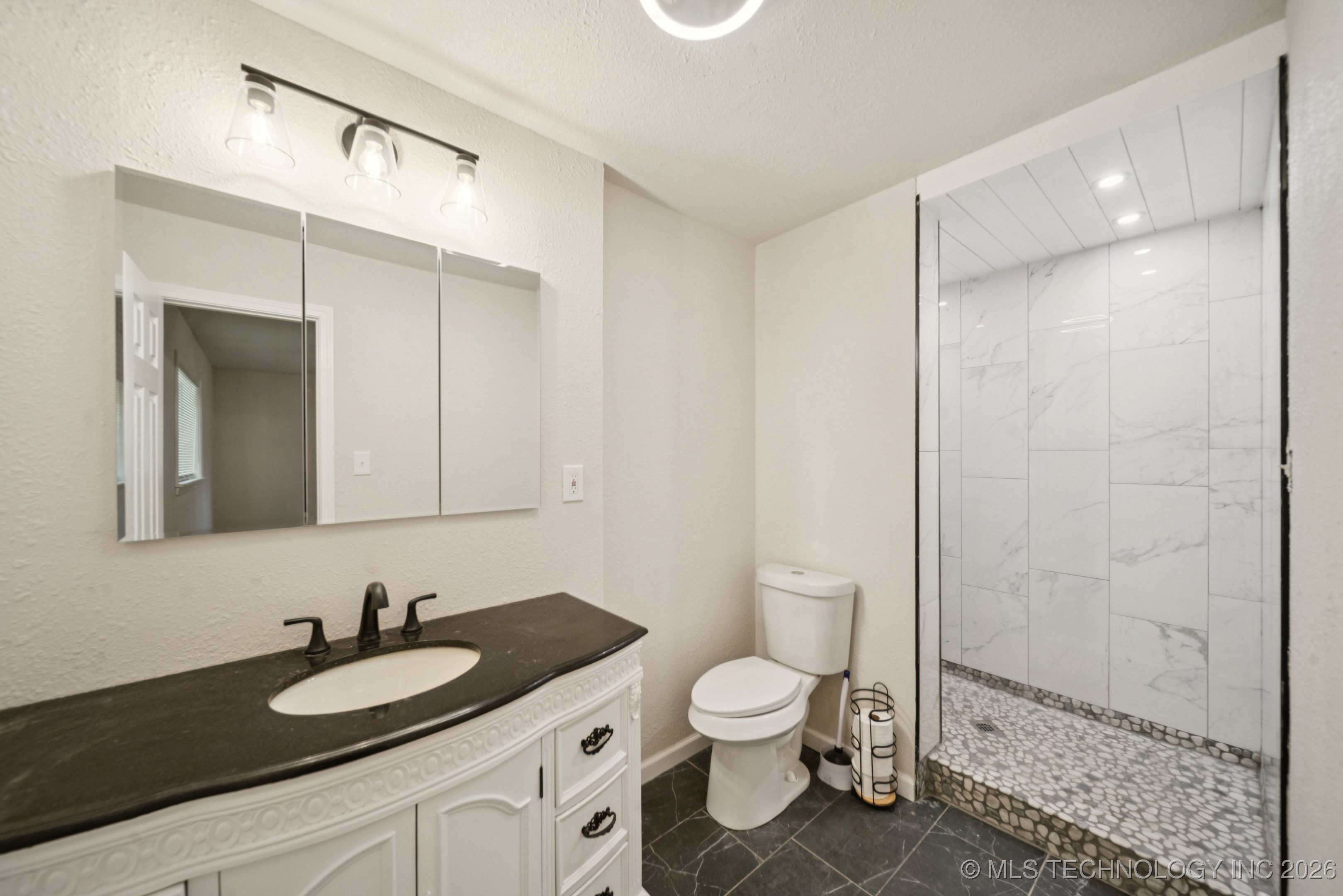 16 W 40th Street Property Photo 26