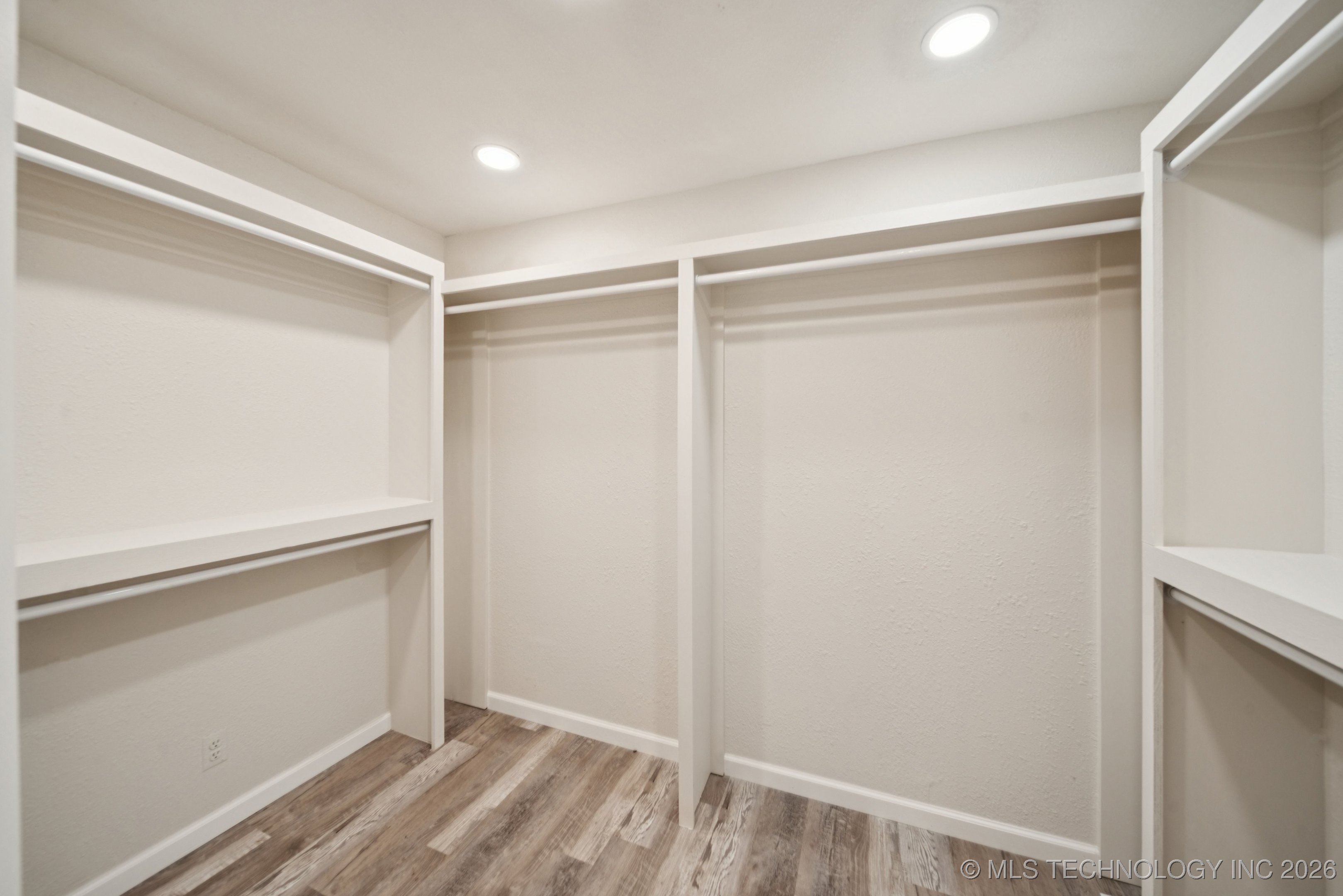 16 W 40th Street Property Photo 27