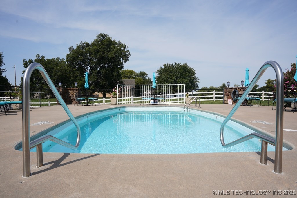 56701 E 310th Road 702 Property Photo 16