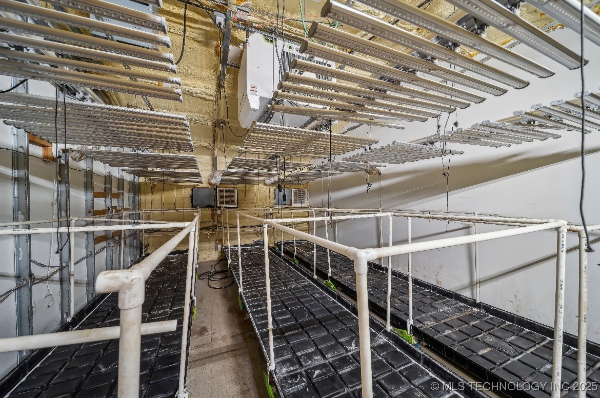 12085 N 160th Road Property Photo 9