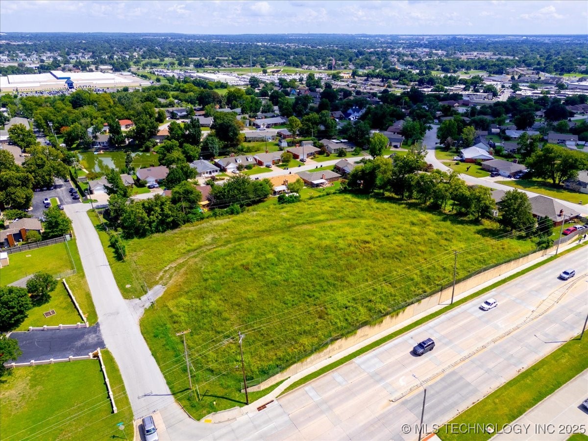 2215 S Memorial Drive Property Photo 2