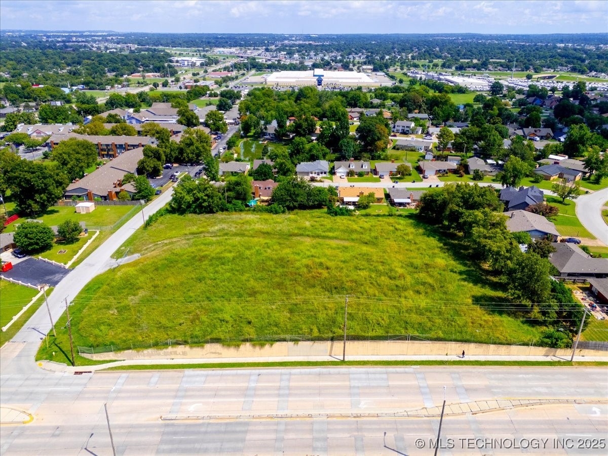 2215 S Memorial Drive Property Photo 3