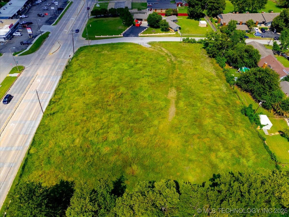 2215 S Memorial Drive Property Photo 4