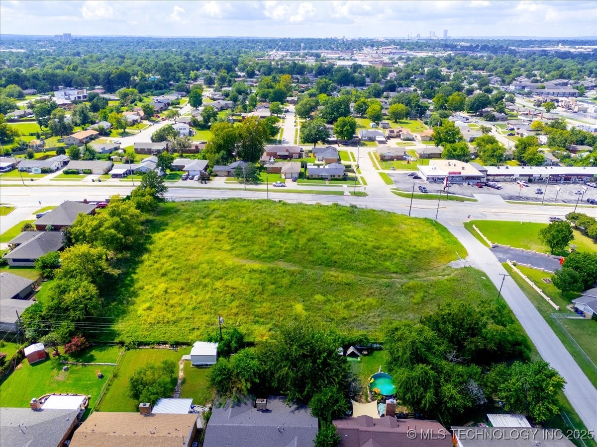 2215 S Memorial Drive Property Photo 5