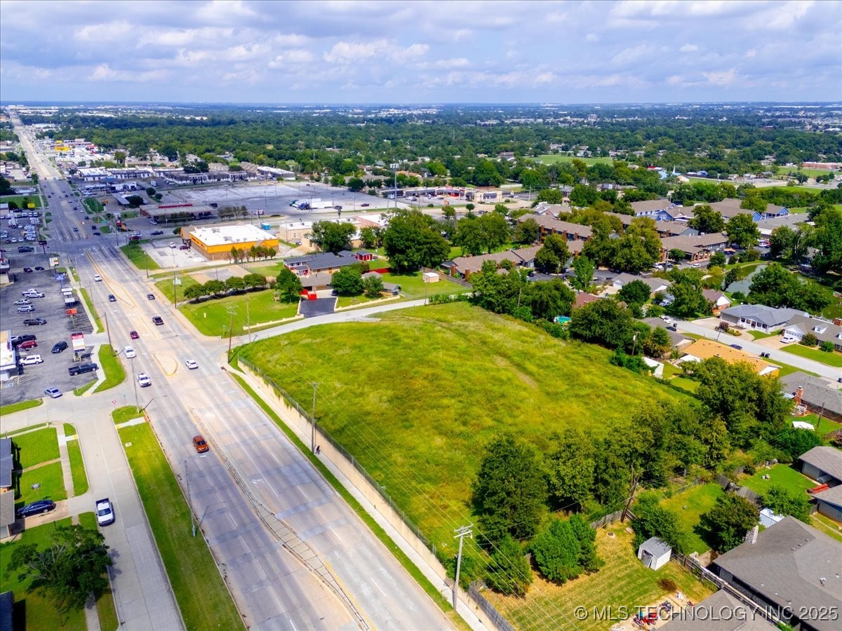 2215 S Memorial Drive Property Photo 6