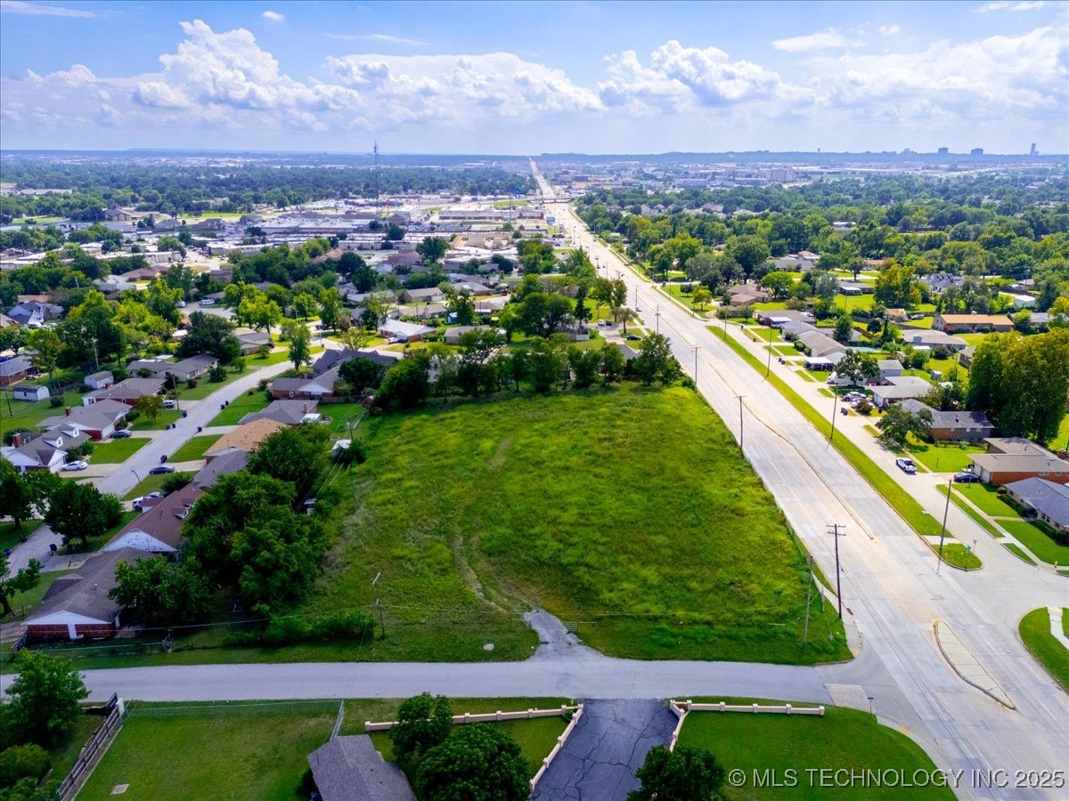 2215 S Memorial Drive Property Photo 8