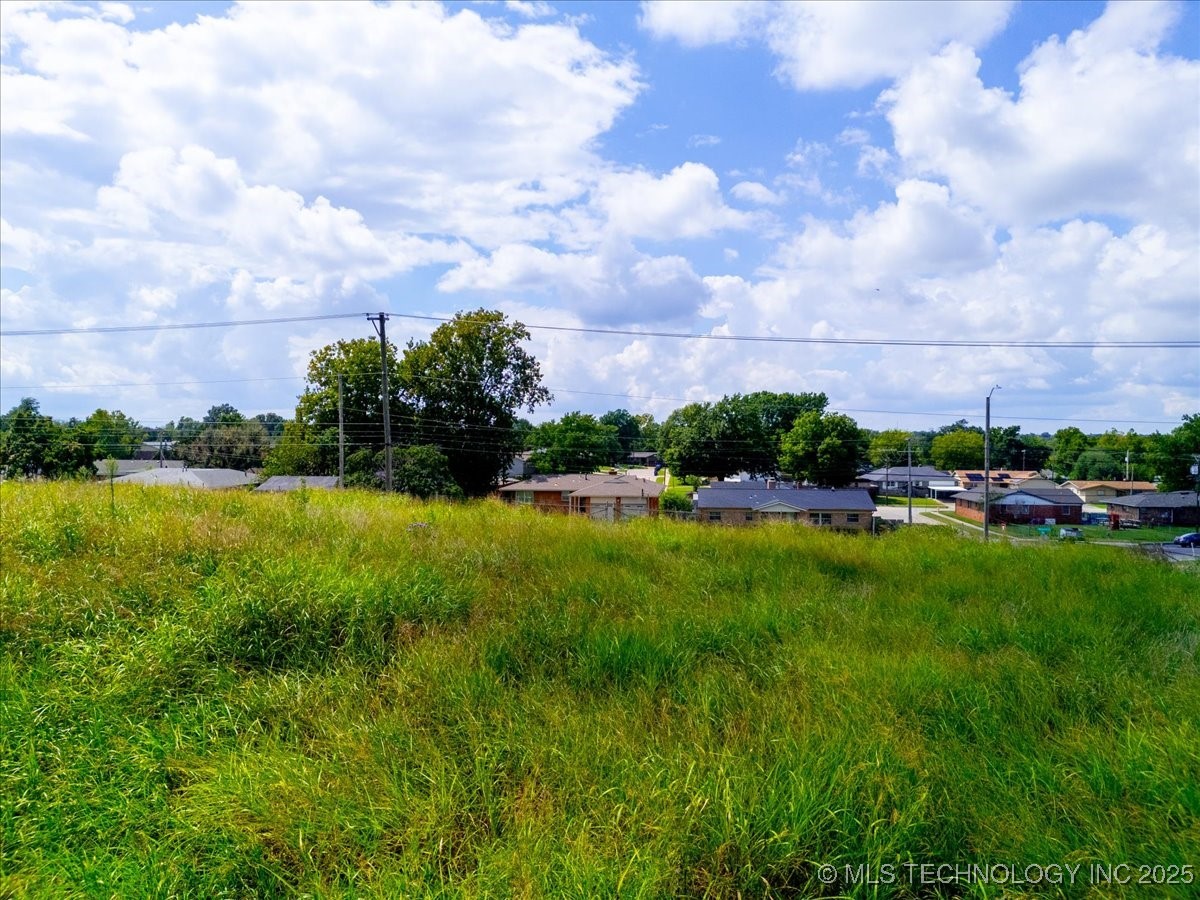 2215 S Memorial Drive Property Photo 12