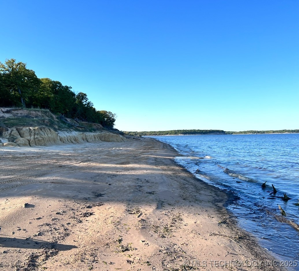 Oaks Cove Lane Property Photo 5