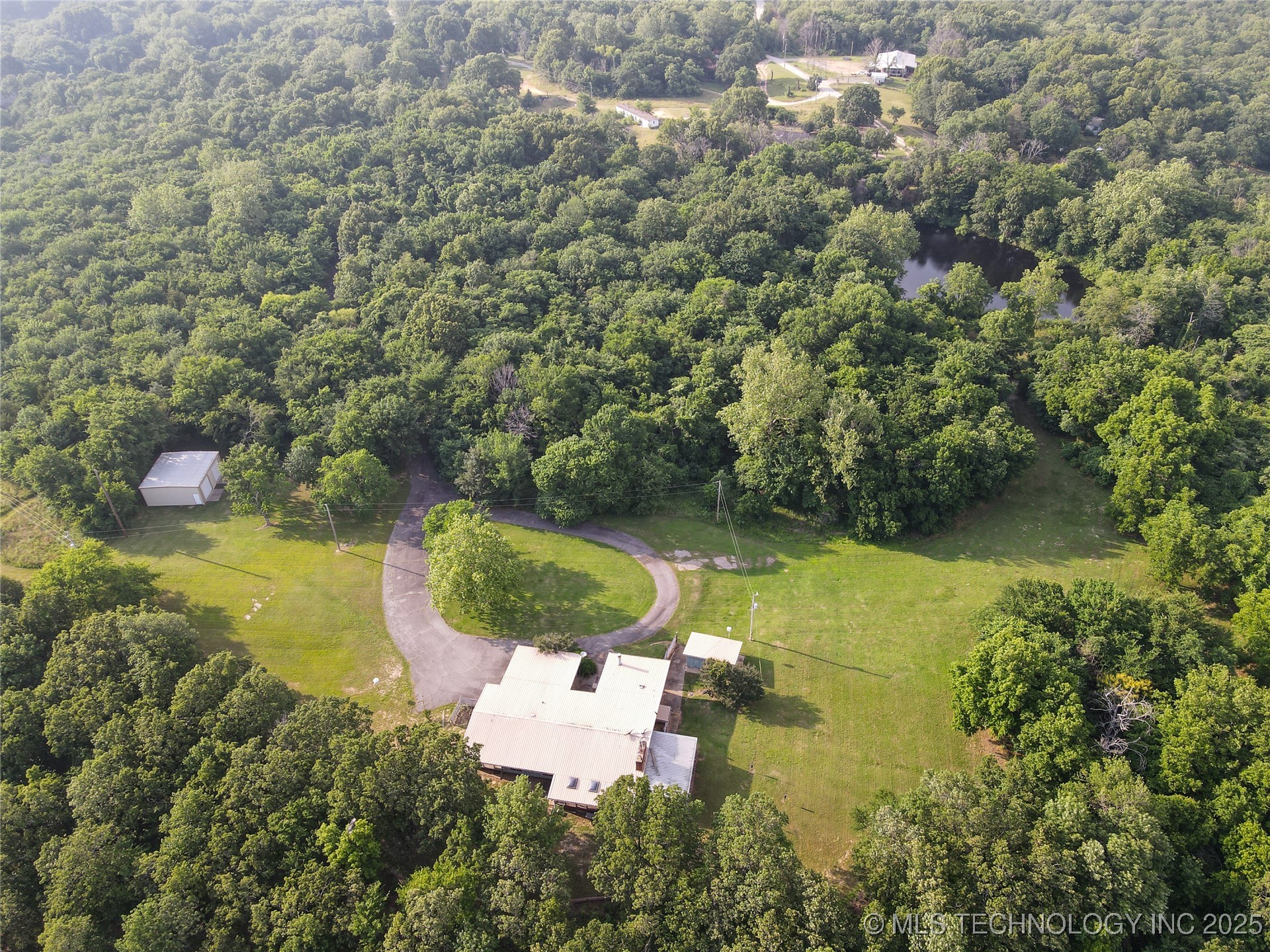 418391 E 1215 Road Property Photo 4