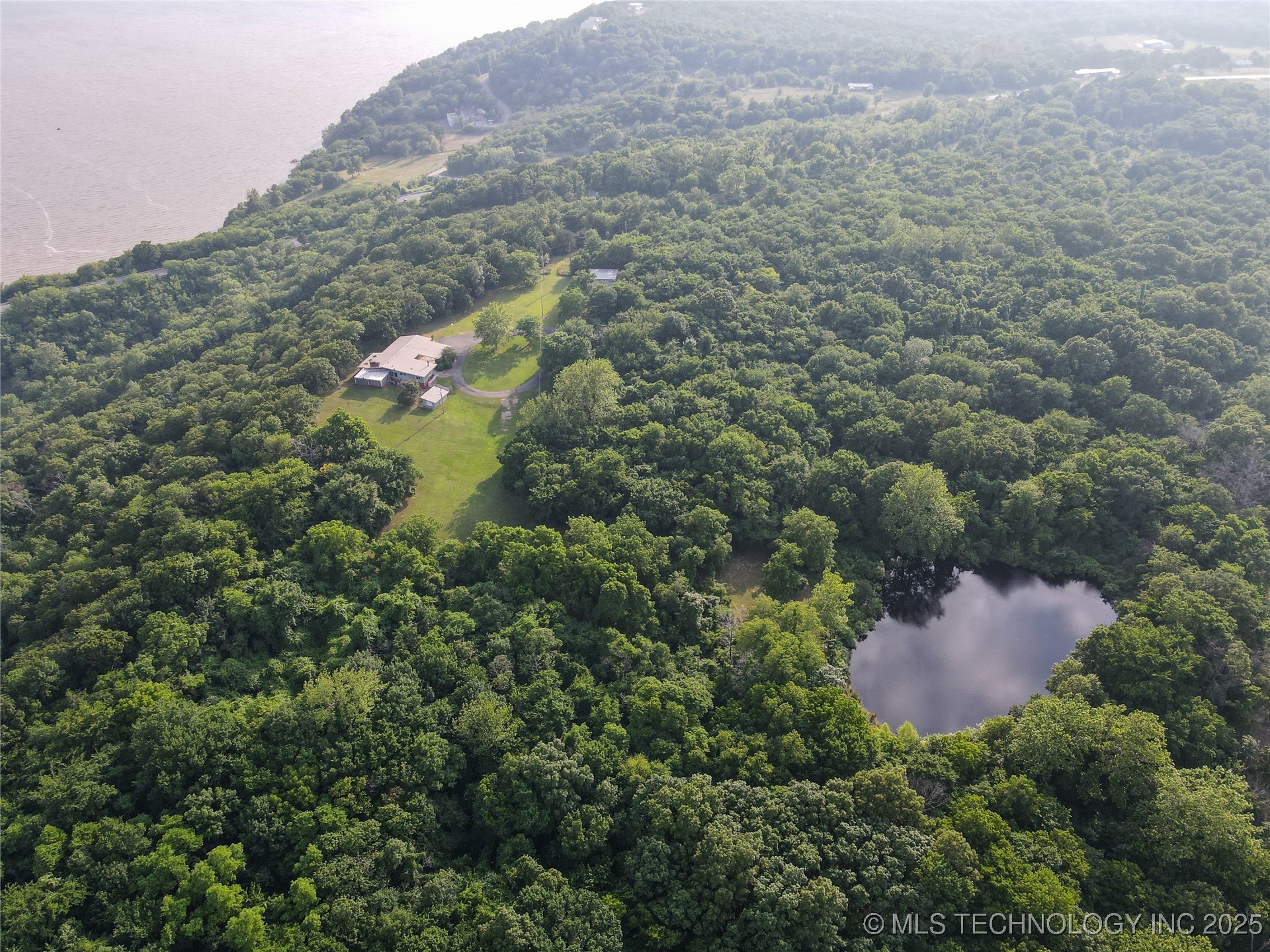 418391 E 1215 Road Property Photo 5