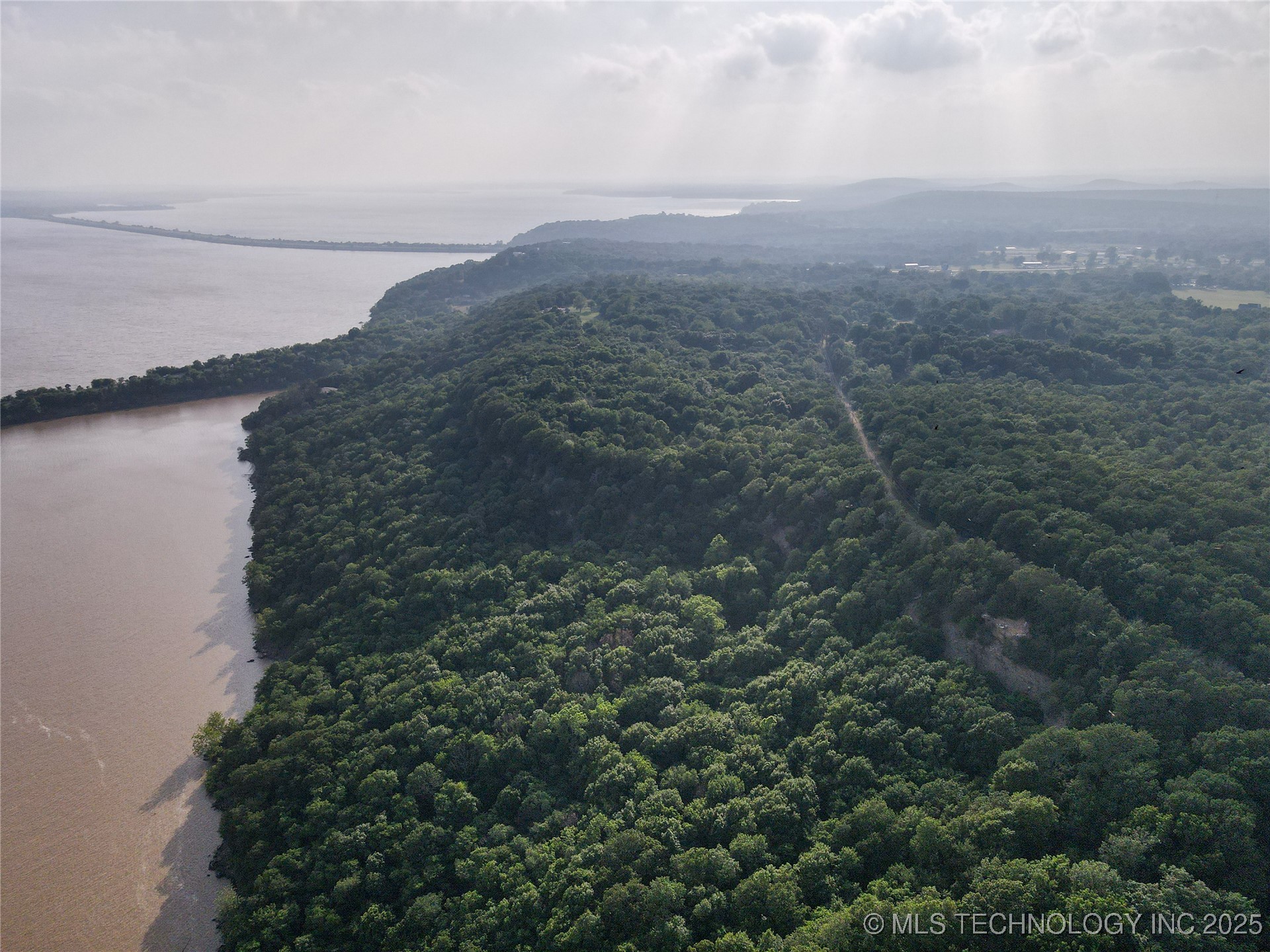 418391 E 1215 Road Property Photo 6