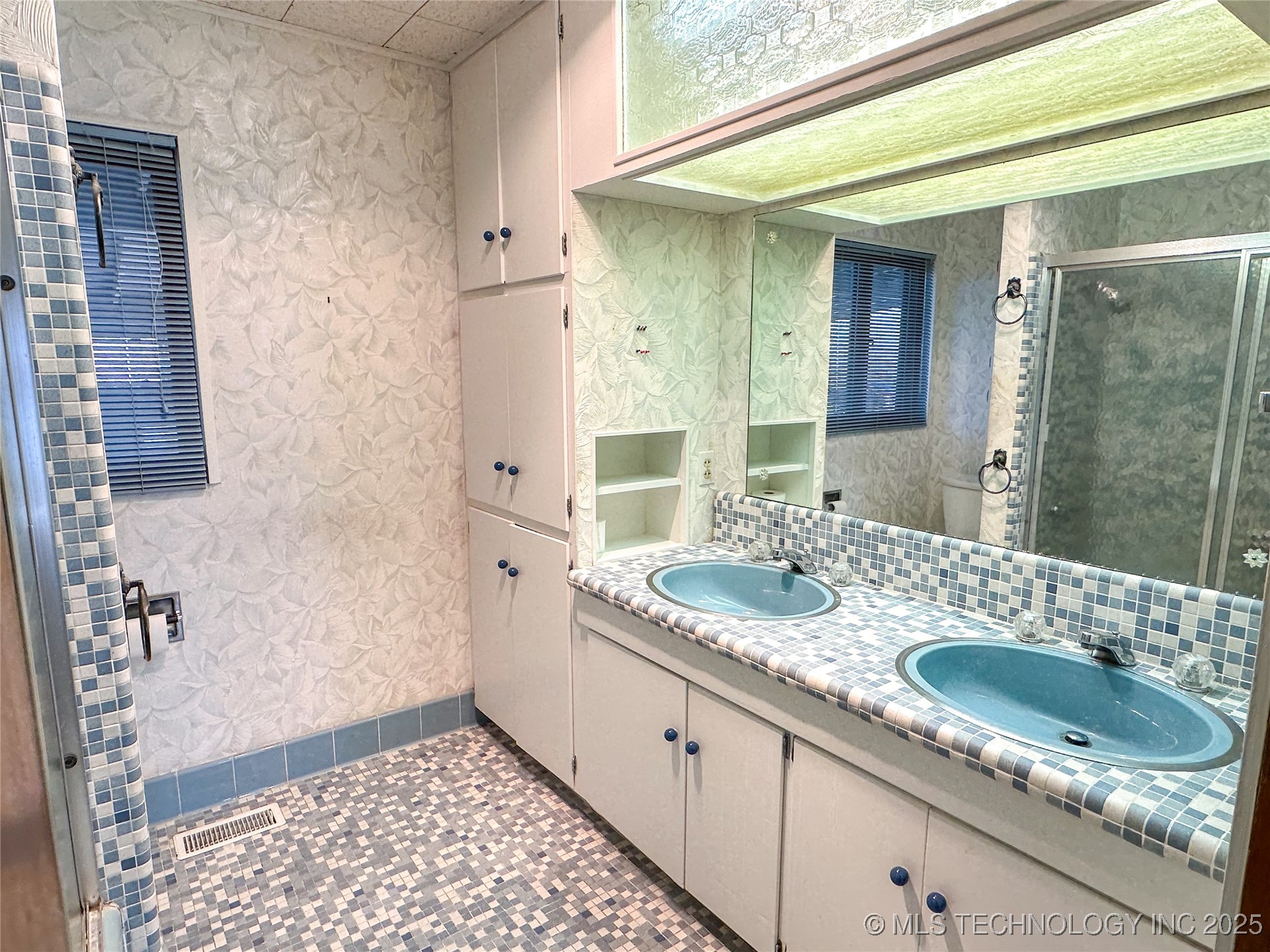 418391 E 1215 Road Property Photo 11