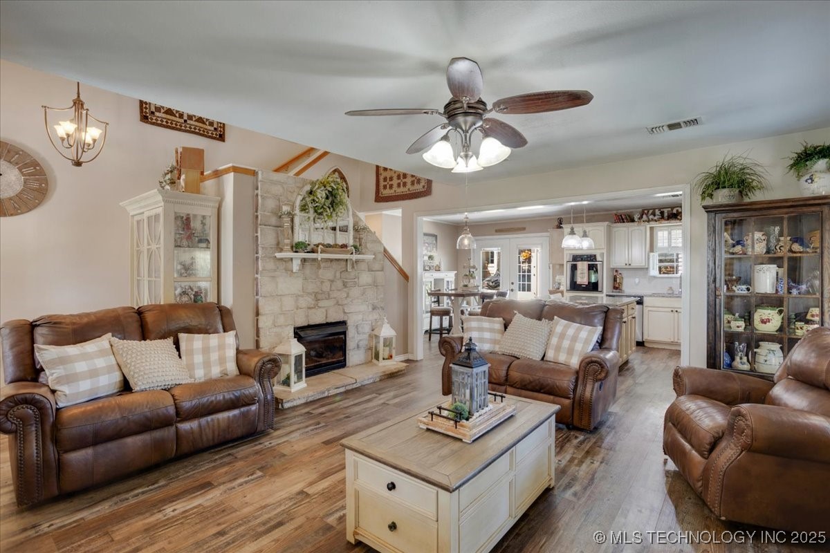 798 S Lone Oak Road Property Photo 5