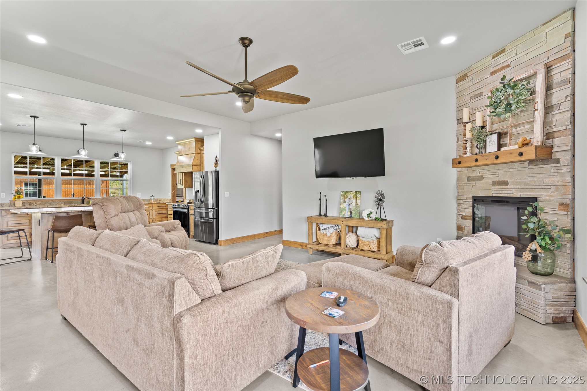 8147 Us Highway 77 Property Photo 3