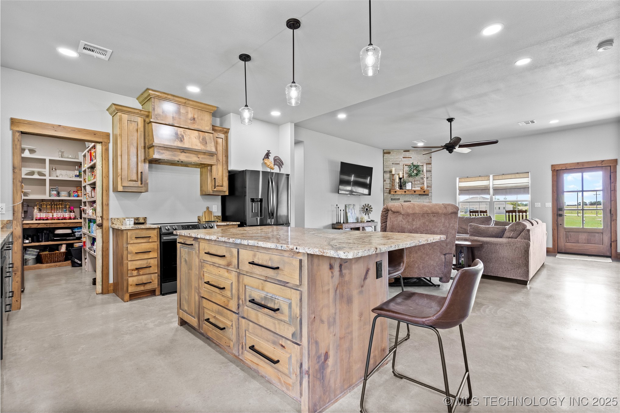 8147 Us Highway 77 Property Photo 8