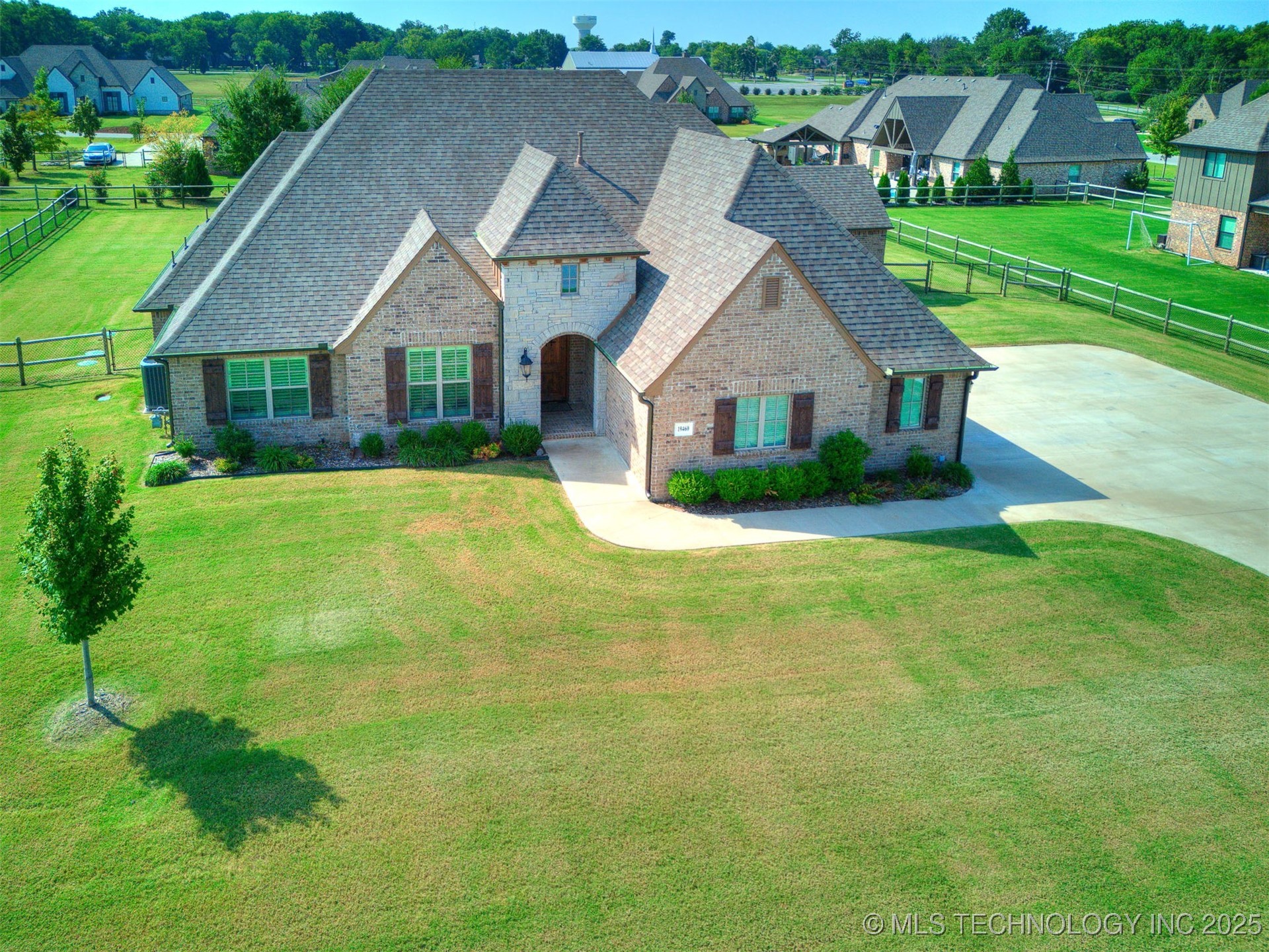 19460 E Boulder Drive Property Photo 2