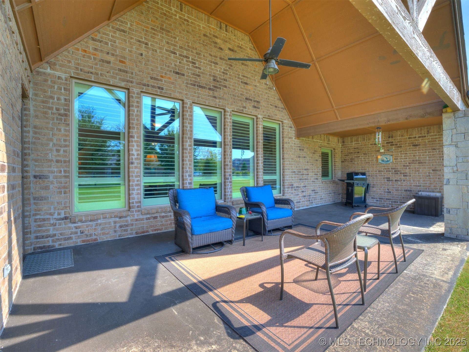 19460 E Boulder Drive Property Photo 3