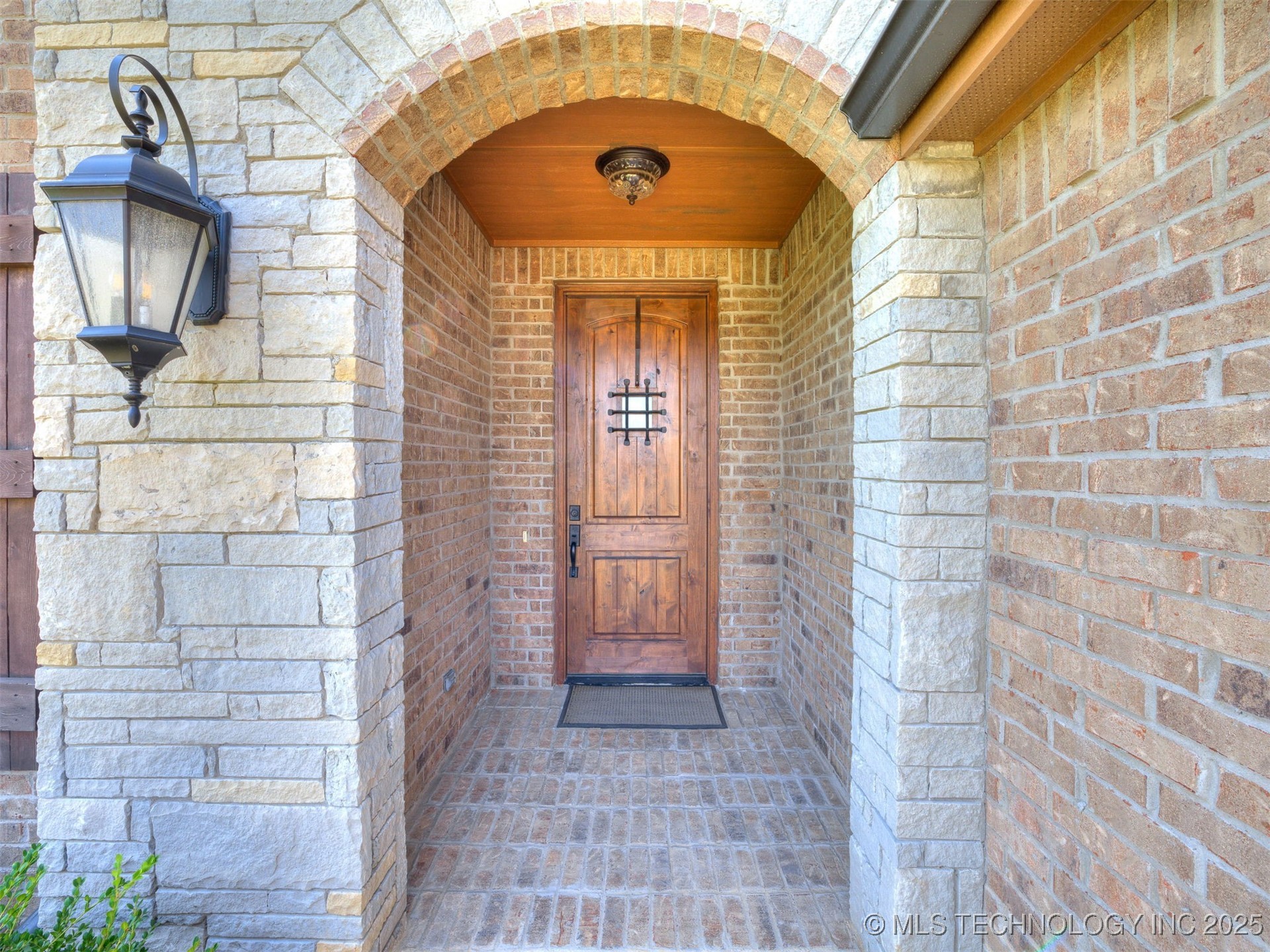 19460 E Boulder Drive Property Photo 4