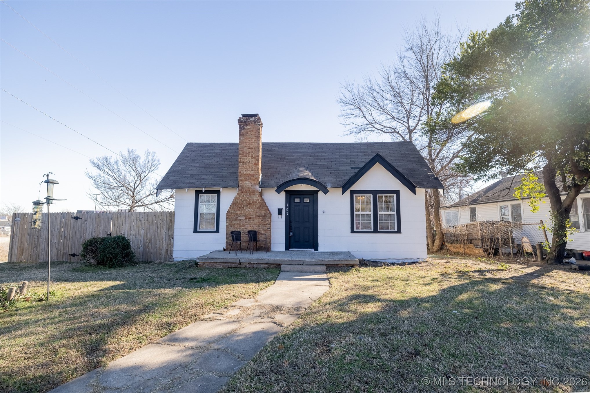 103 S Knoxville Avenue Property Photo 1