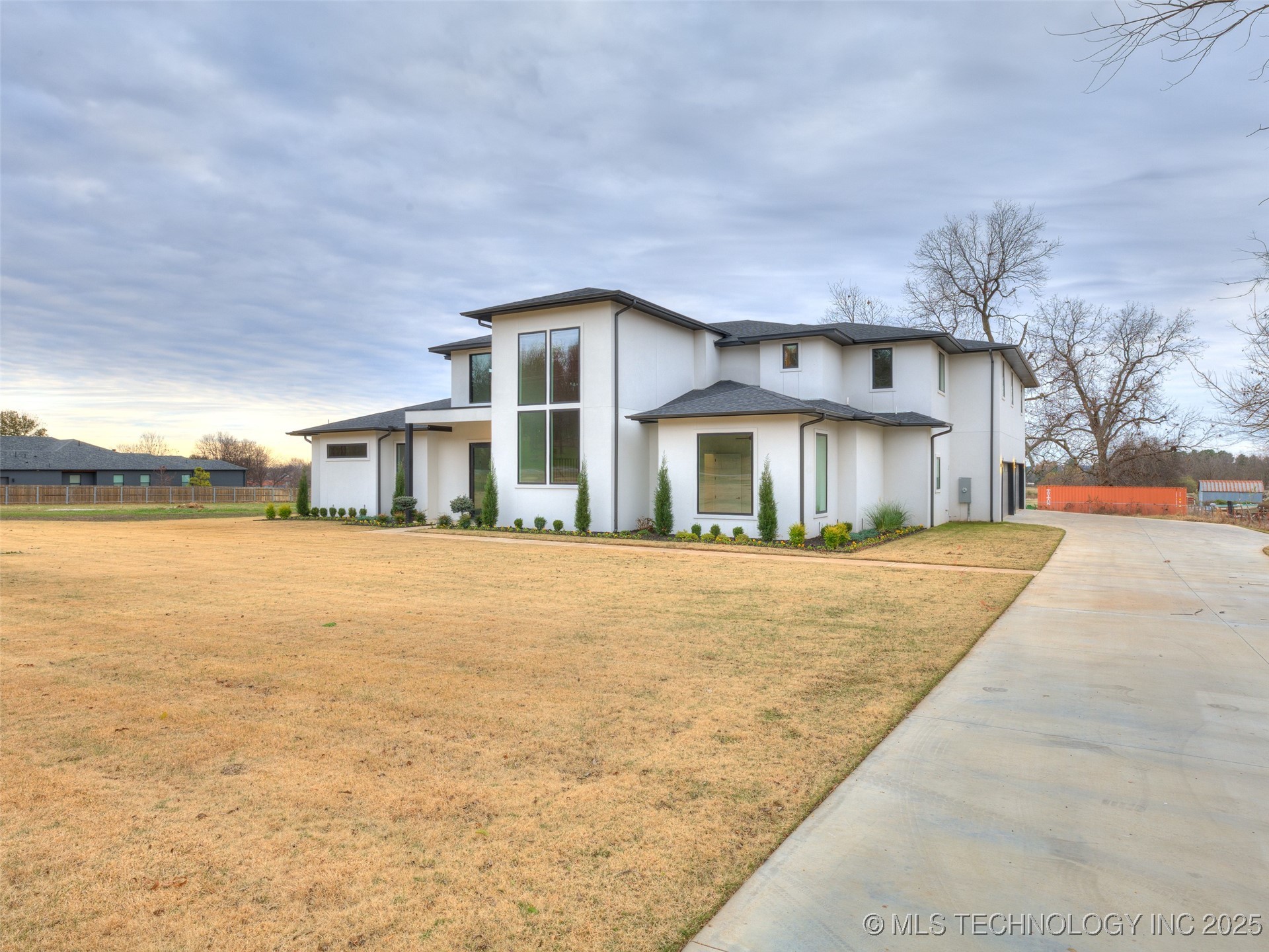 3022 W 81st Street Property Photo 2