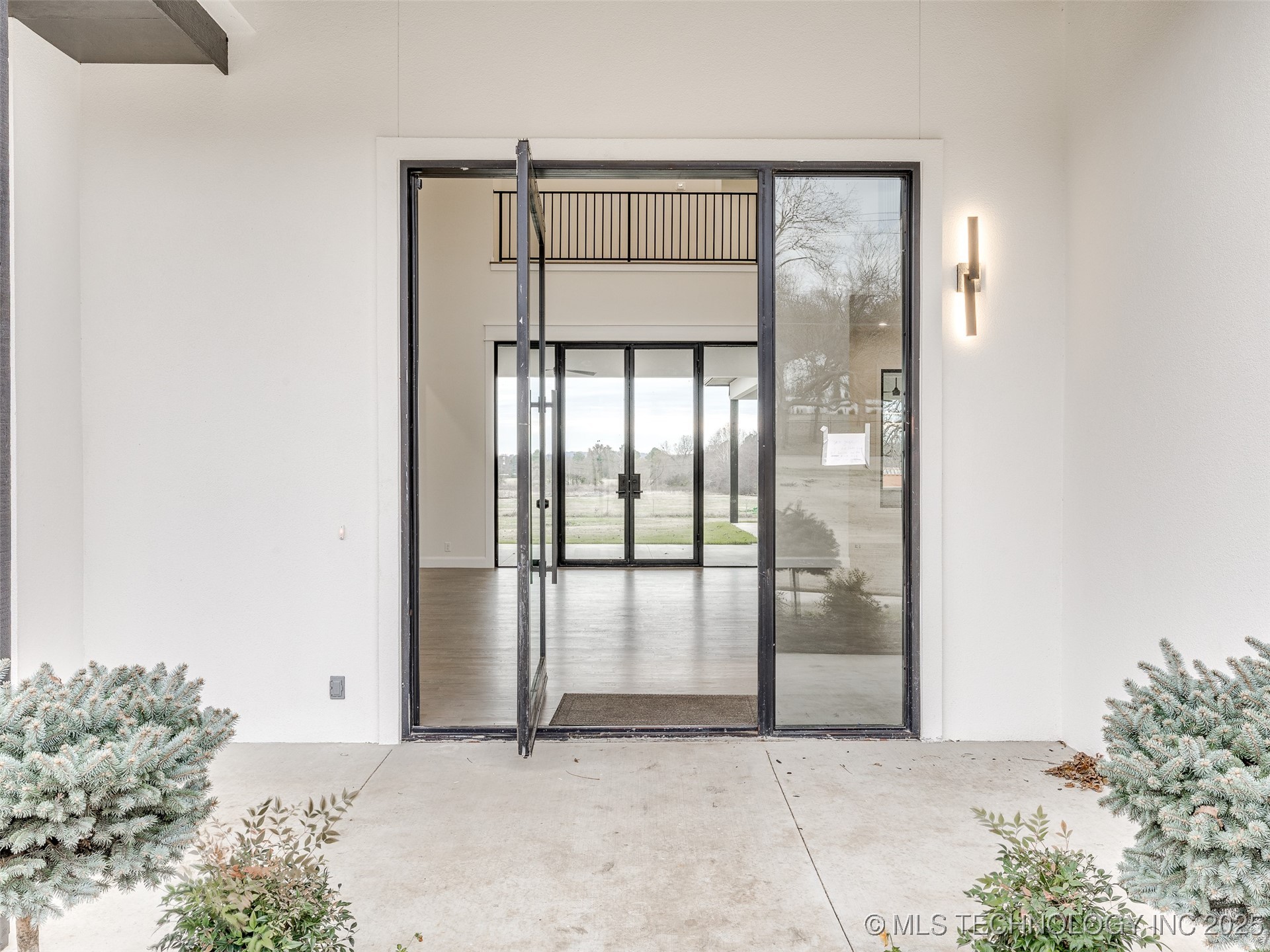 3022 W 81st Street Property Photo 4