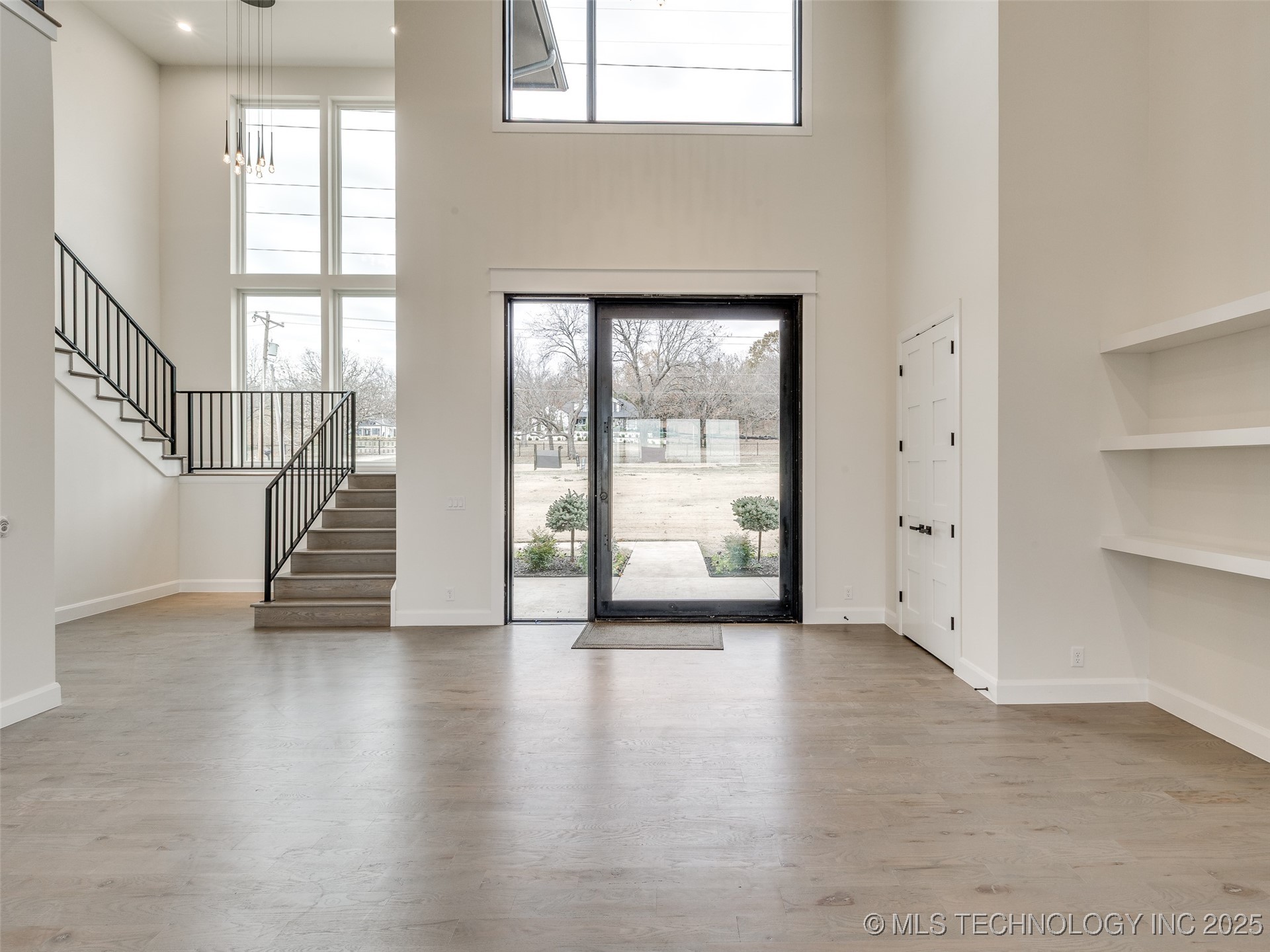 3022 W 81st Street Property Photo 6